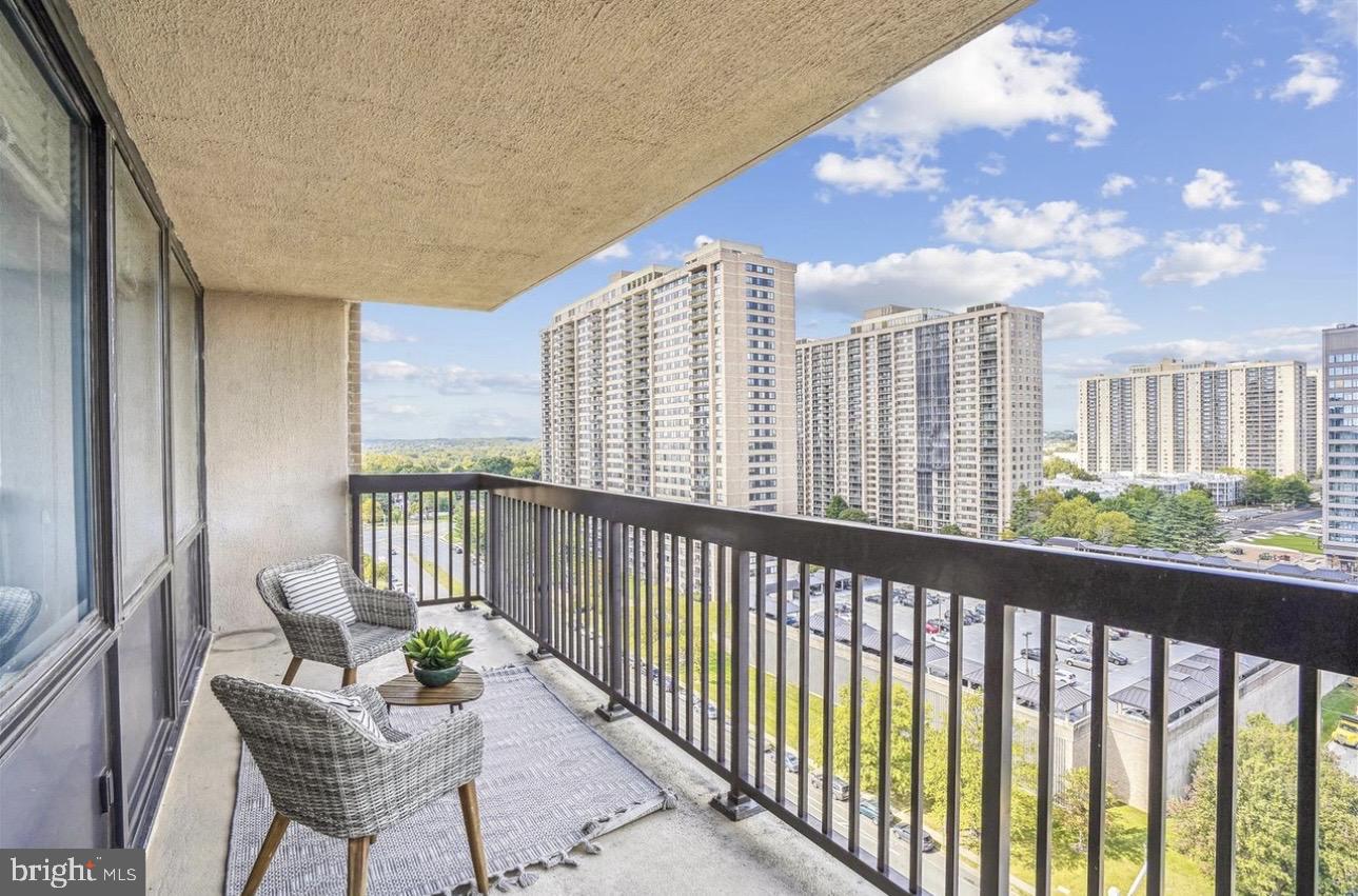 SKYLINE TOWERS - Residential