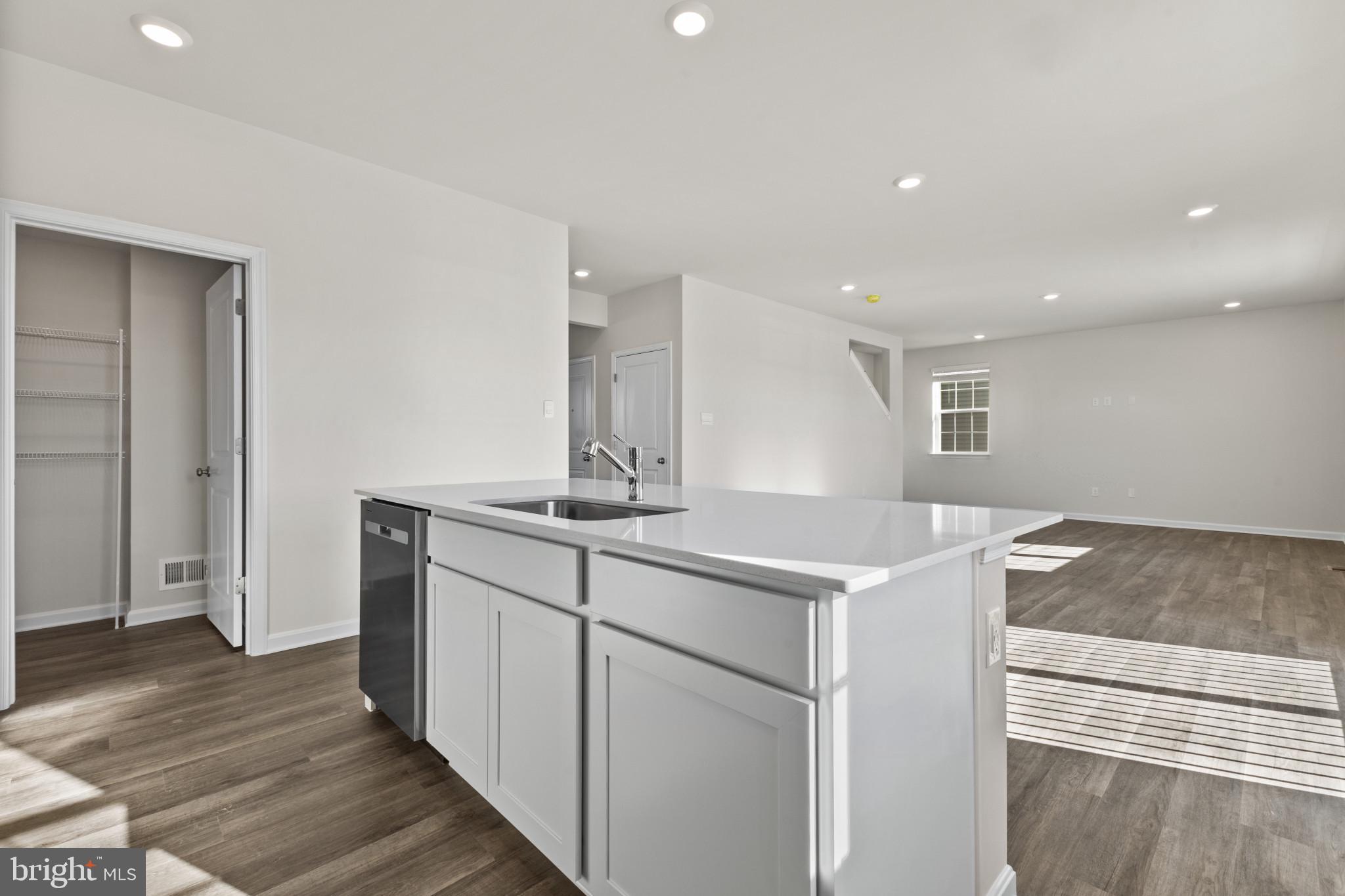 SUMMERVALE - Residential