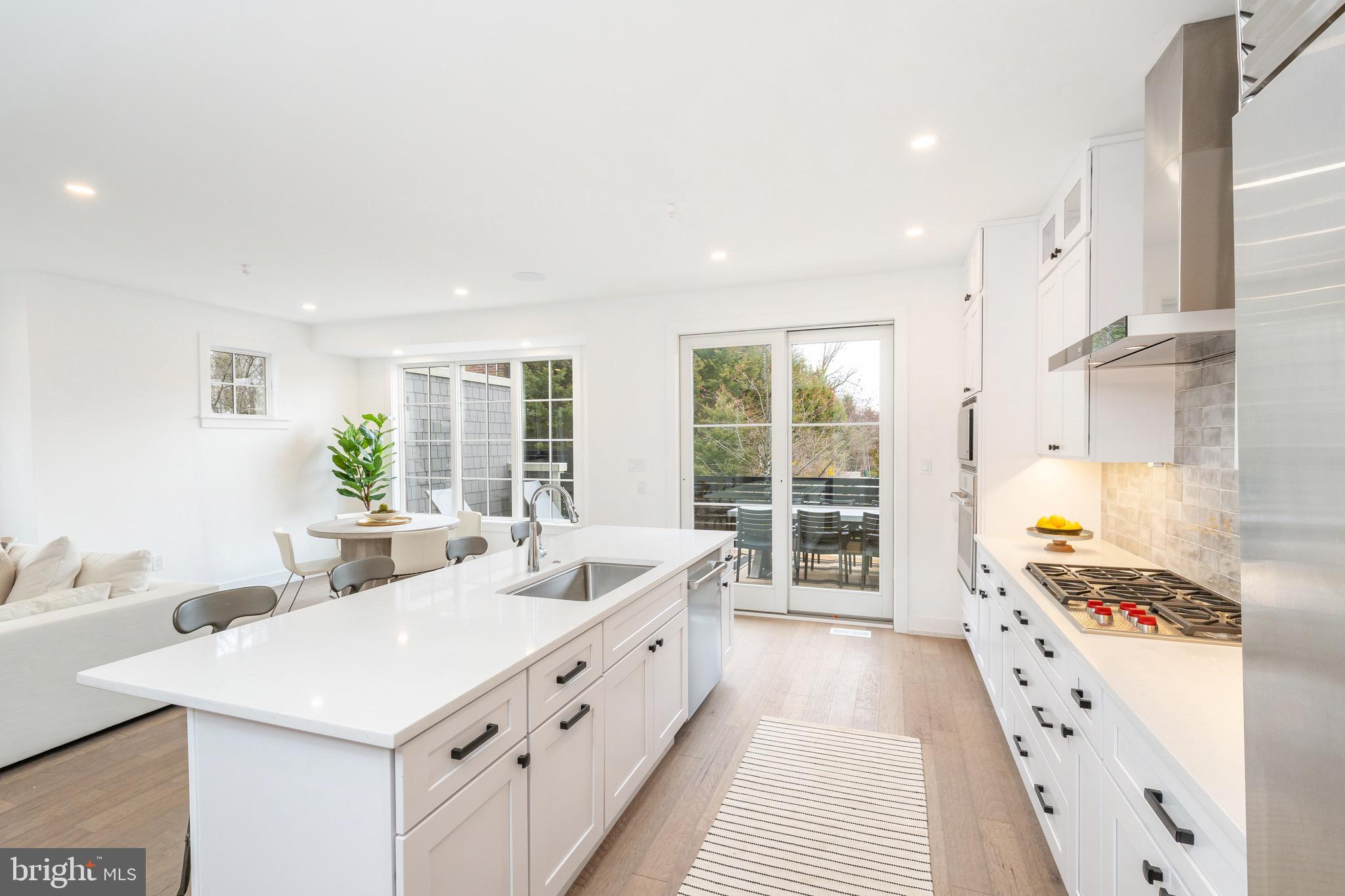CHESTNUT HILL - Residential