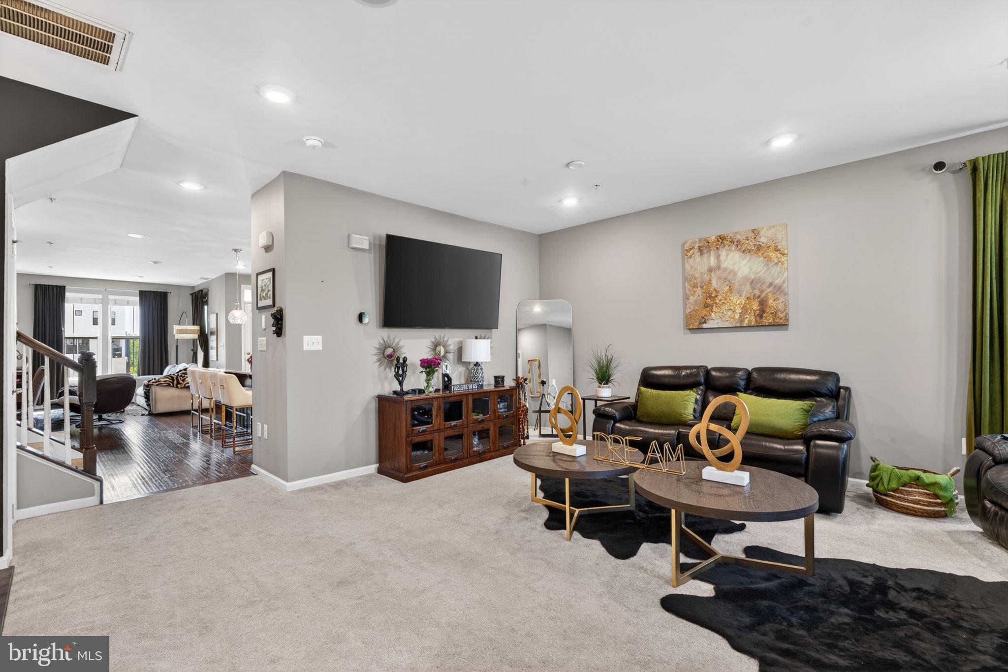 HYATTSVILLE - Residential