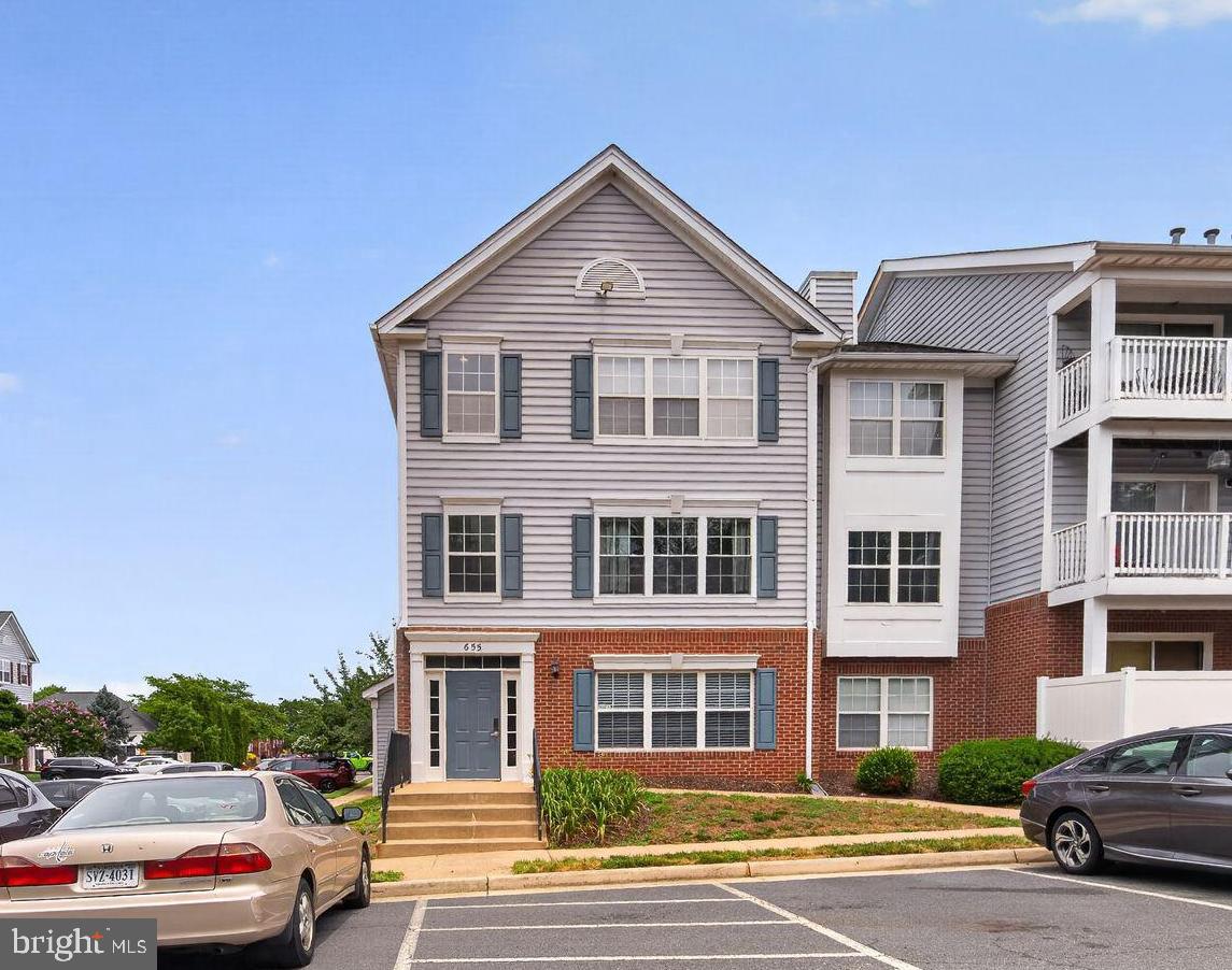 Located at the back of the community, short walk to Basketball courts, pool and exercise room. Middle level 2 bedroom, 2 full bath condo with small balcony off dining room. Both bedrooms have brand new carpeting (5/26), LVP flooring installed on Living/Dining Room (5/26), Brand new Stove (5/26), both bathrooms renovated (5/26),  New light fixtures in both bathrooms and Dining area (5/26), assigned parking space very close to unit, stack-able washer and dryer, convenient to downtown area, shopping, outlet mall, Rt 7 and Dulles Greenway .