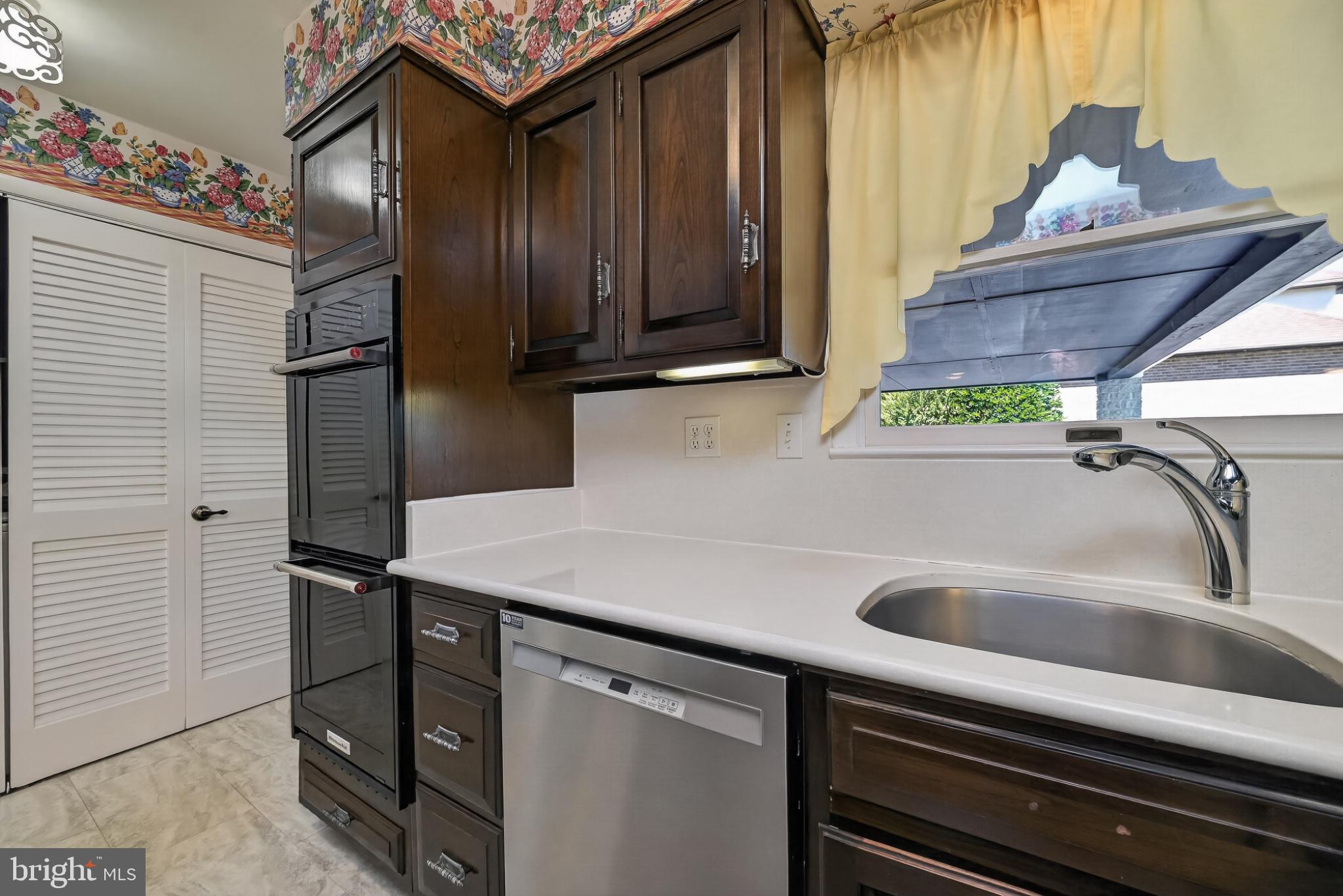COLESVILLE OUTSIDE - Residential