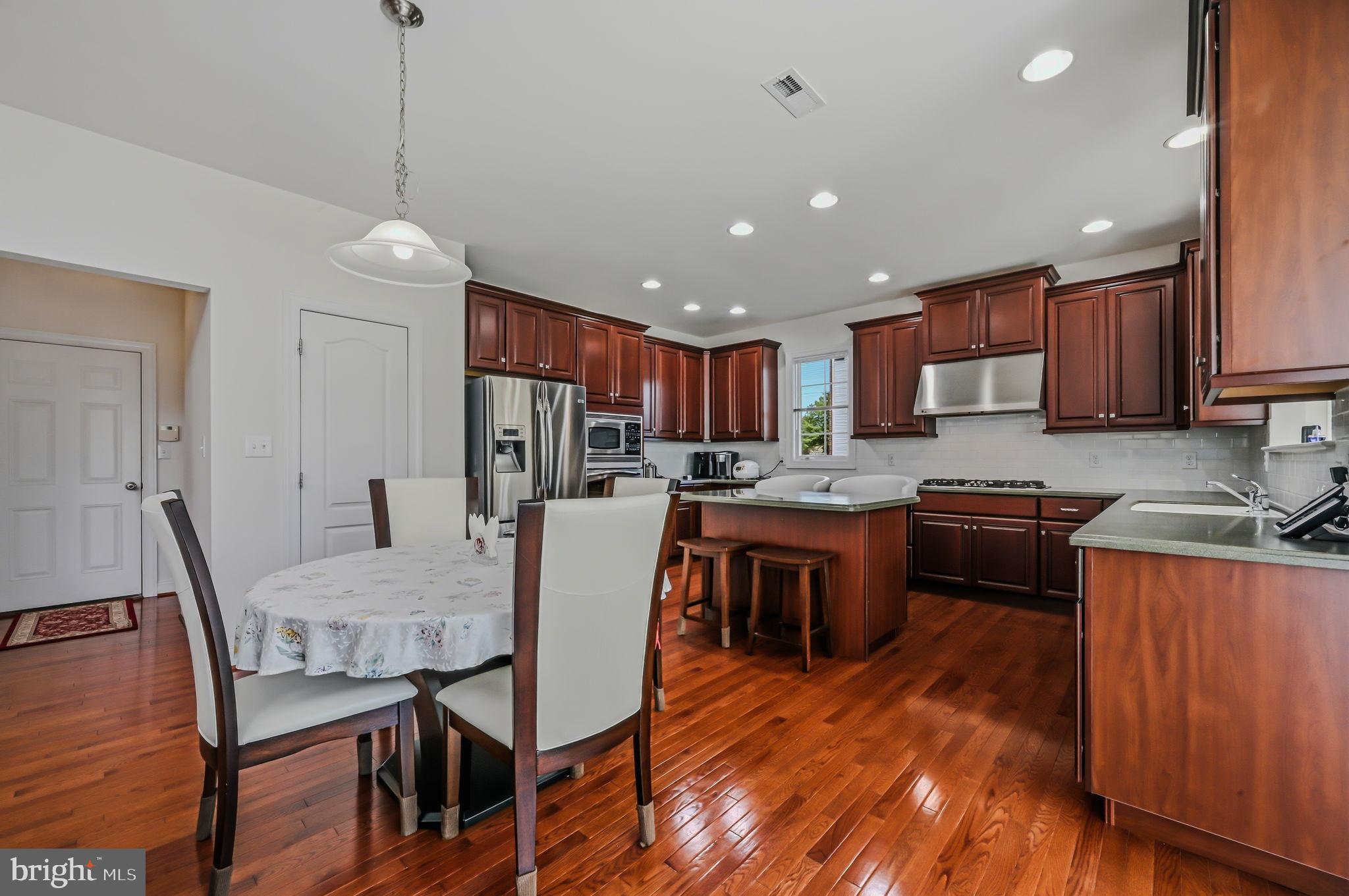 RED LION CHASE - Residential