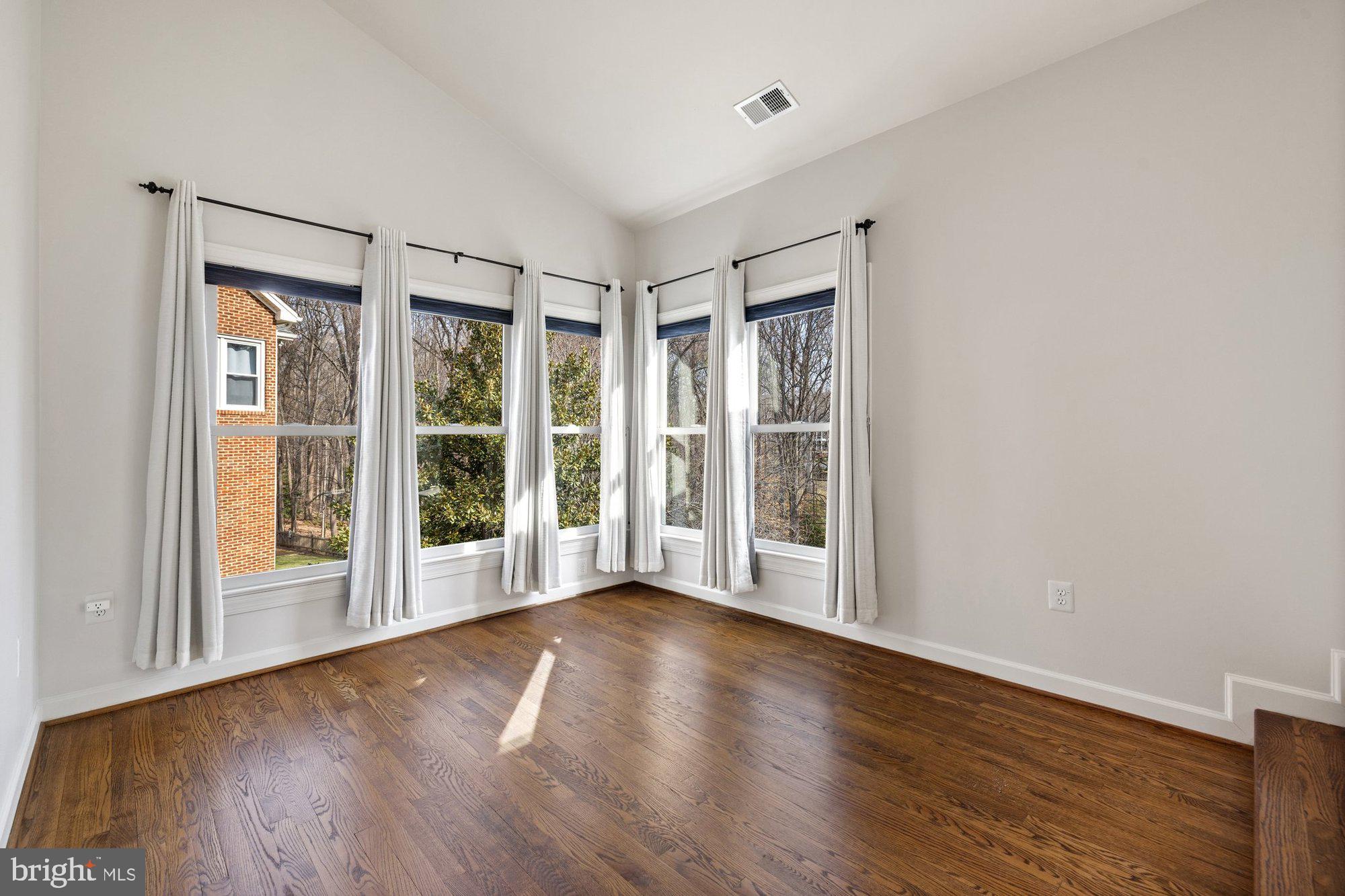 MANORS AT WOLF TRAP - Residential