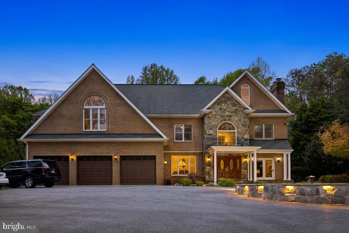 ESWORTHY PARK - Residential