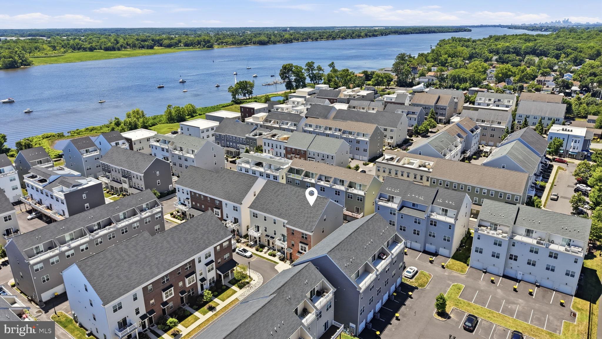 WATERSIDE - Residential
