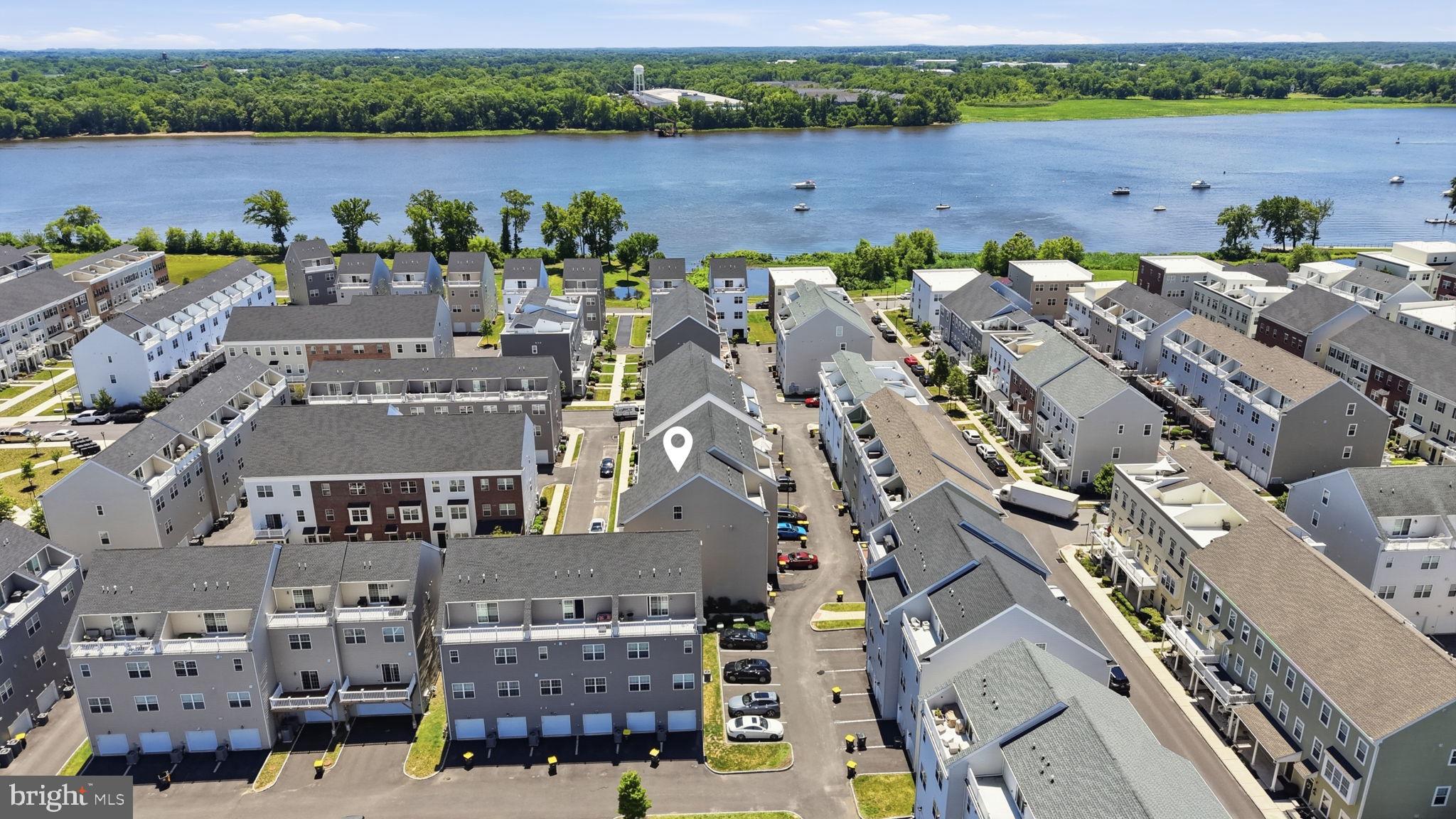 WATERSIDE - Residential