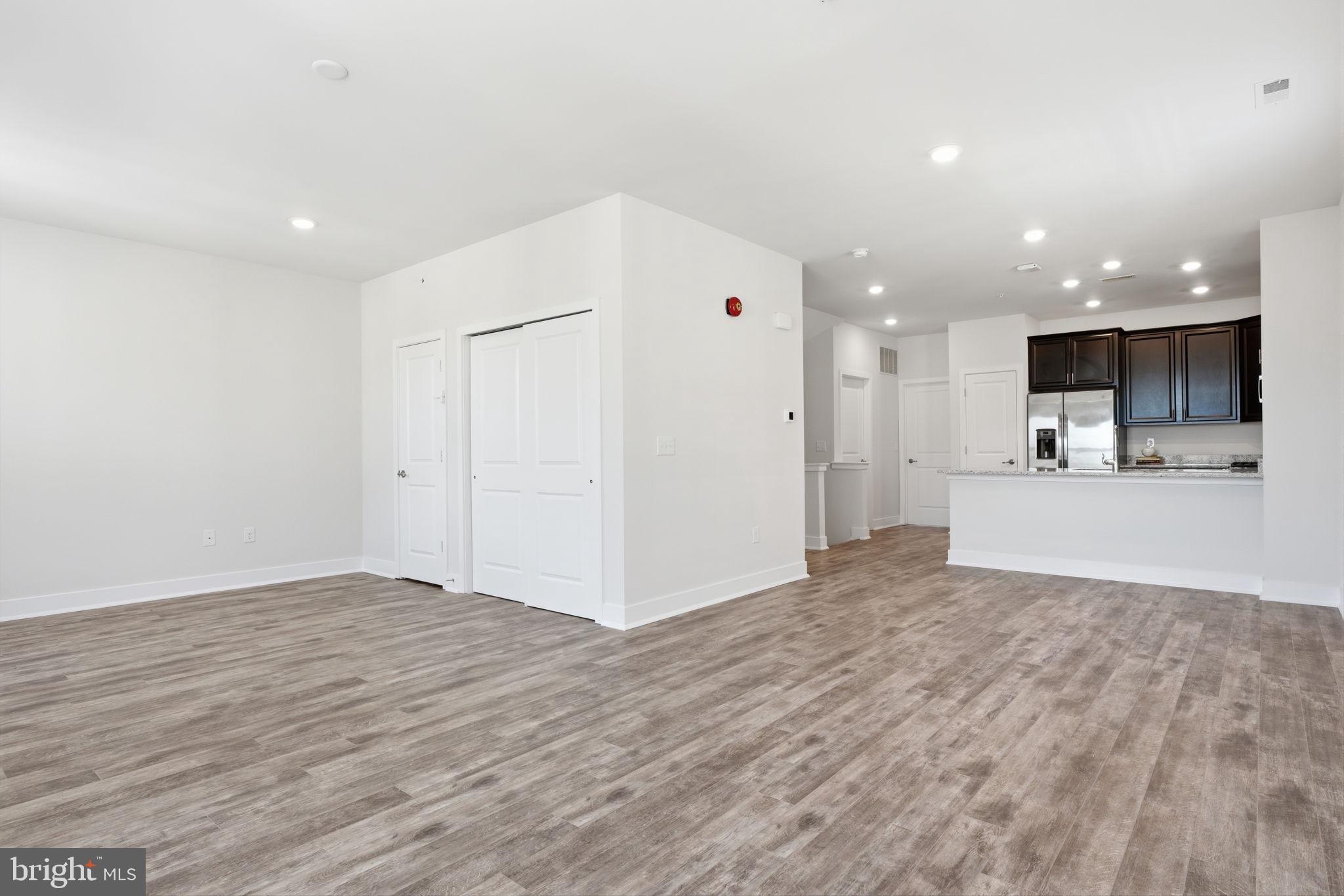 WATERSIDE - Residential