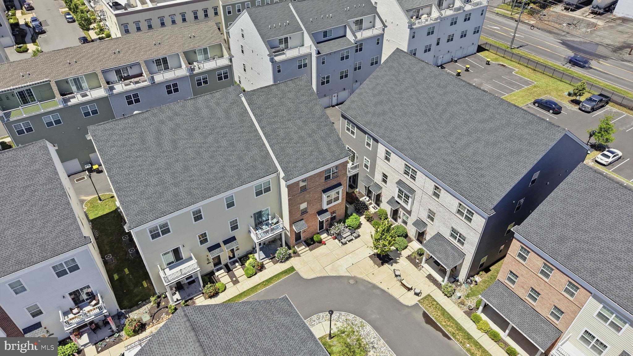 WATERSIDE - Residential