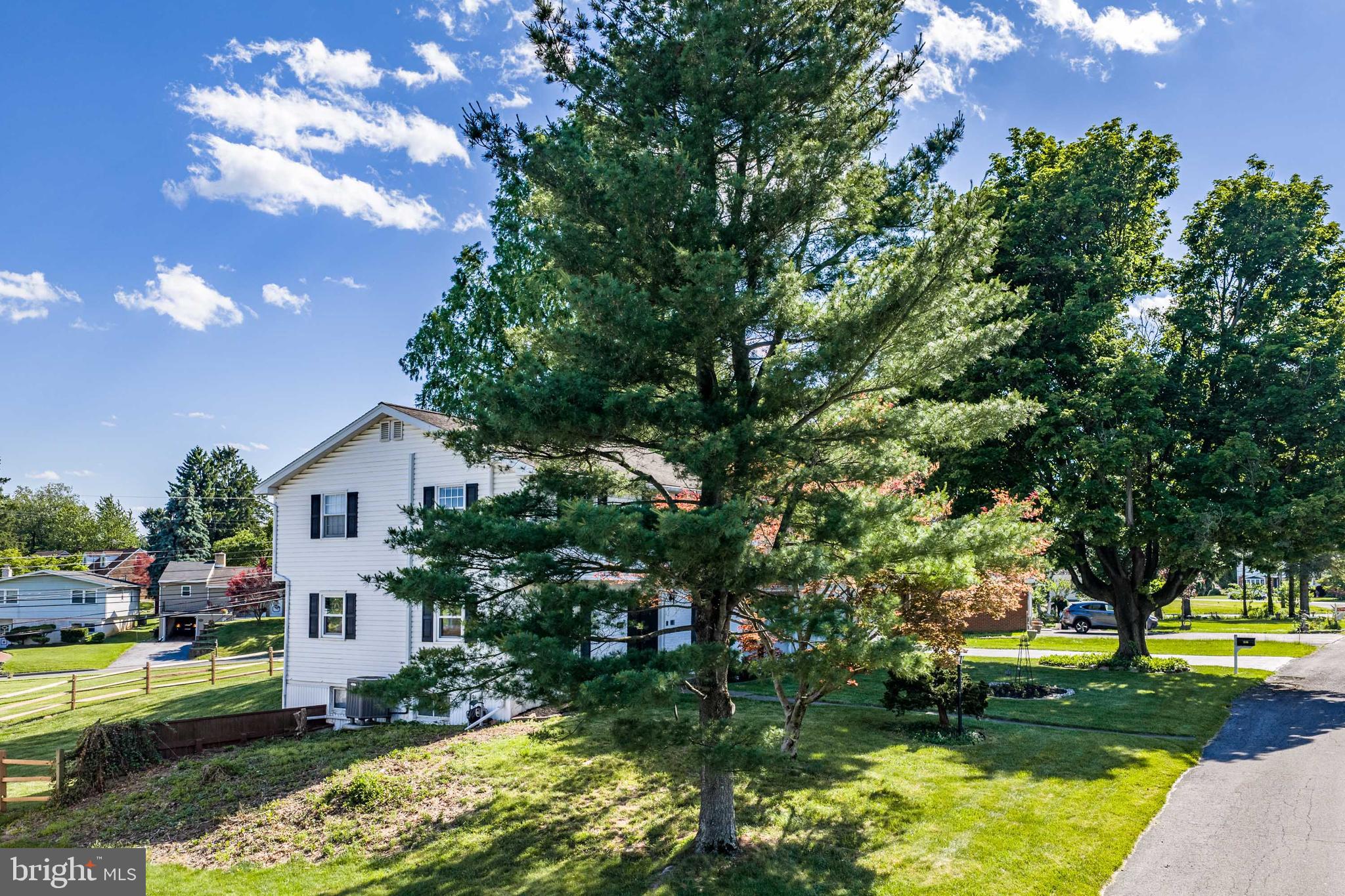 COUNTRY CLUB GARDENS - Residential