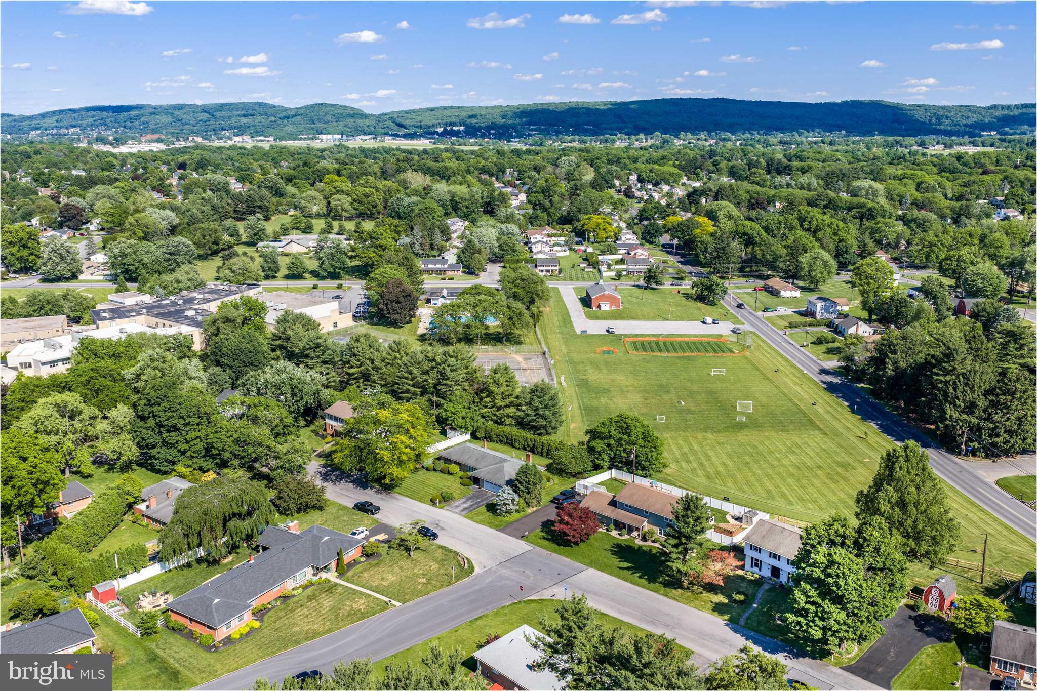 COUNTRY CLUB GARDENS - Residential