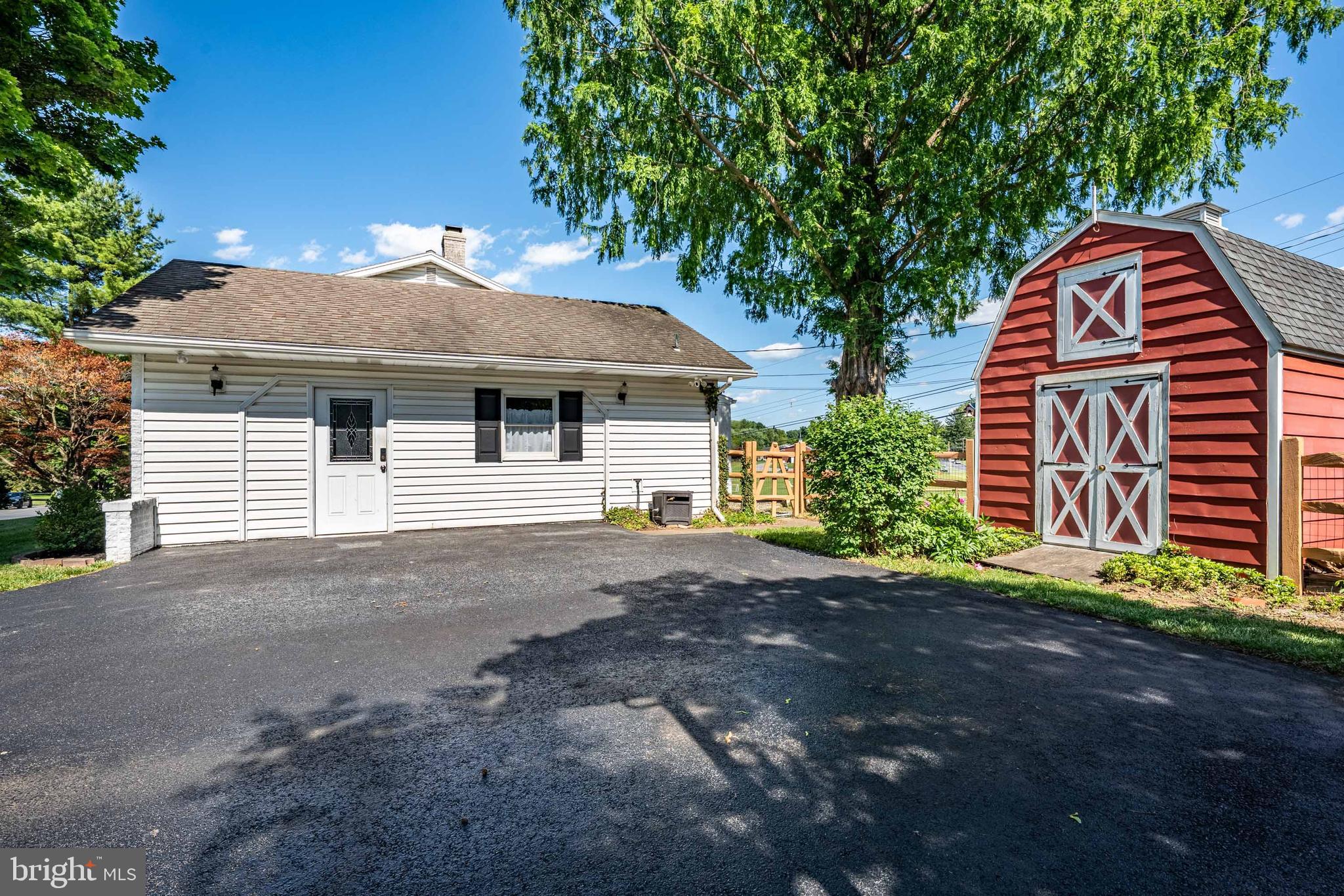 COUNTRY CLUB GARDENS - Residential