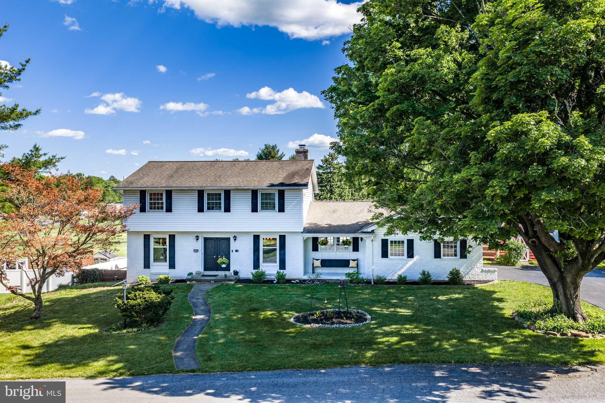 COUNTRY CLUB GARDENS - Residential