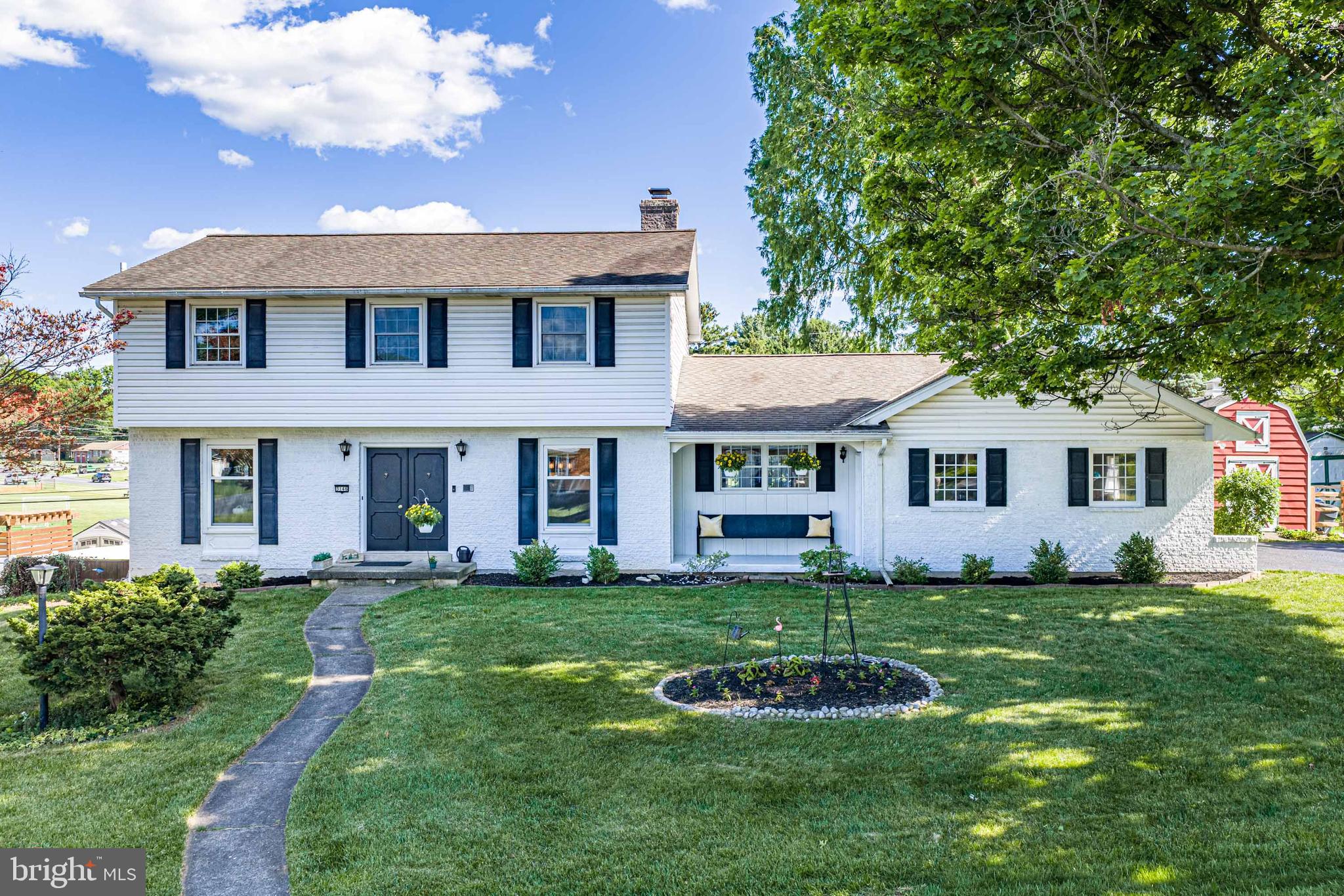 COUNTRY CLUB GARDENS - Residential