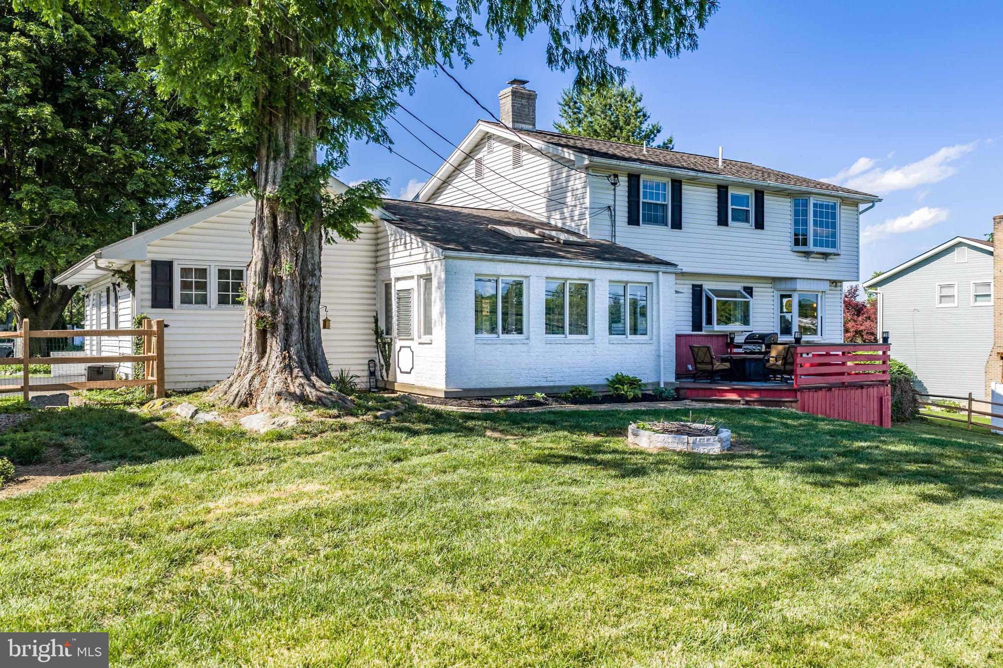 COUNTRY CLUB GARDENS - Residential