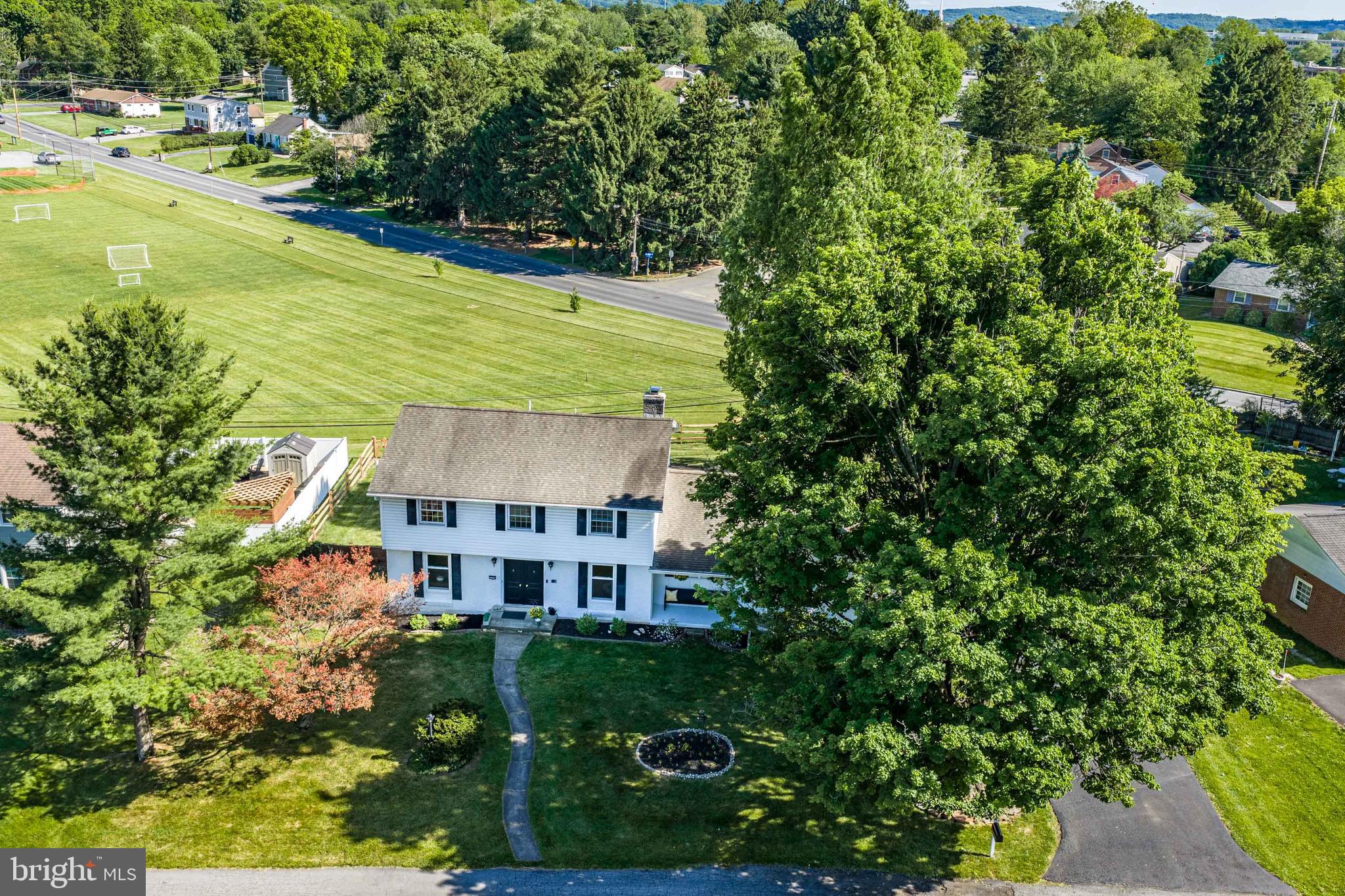 COUNTRY CLUB GARDENS - Residential
