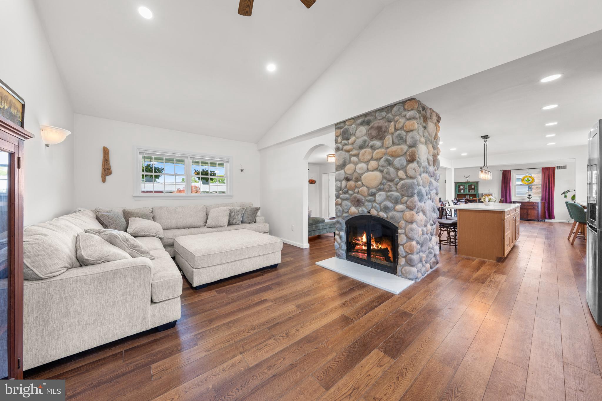 COUNTRY CLUB GARDENS - Residential