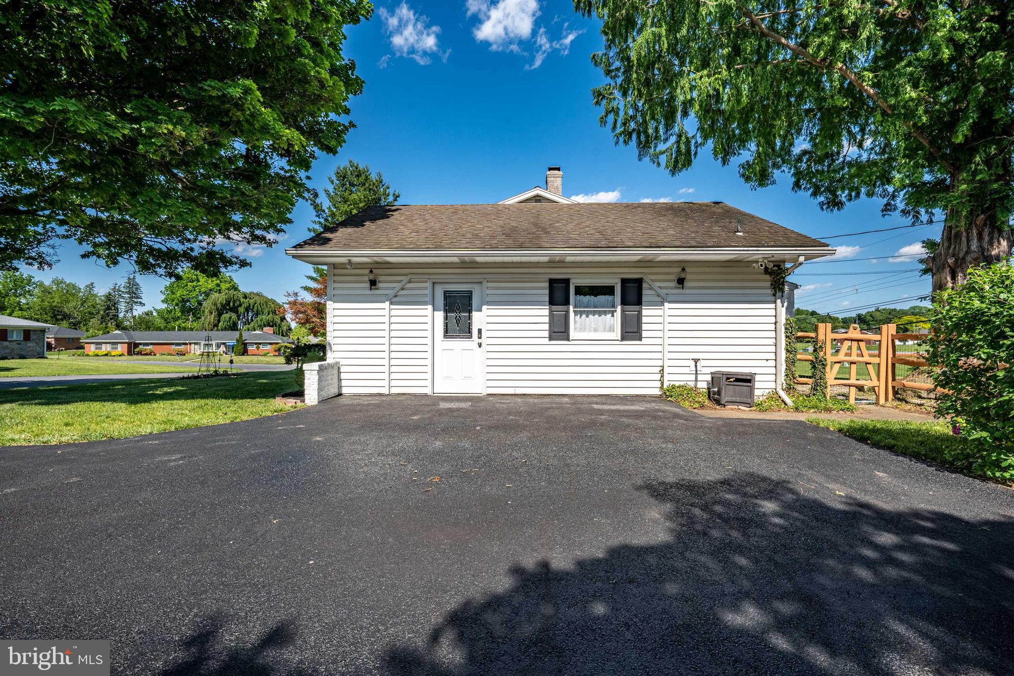 COUNTRY CLUB GARDENS - Residential