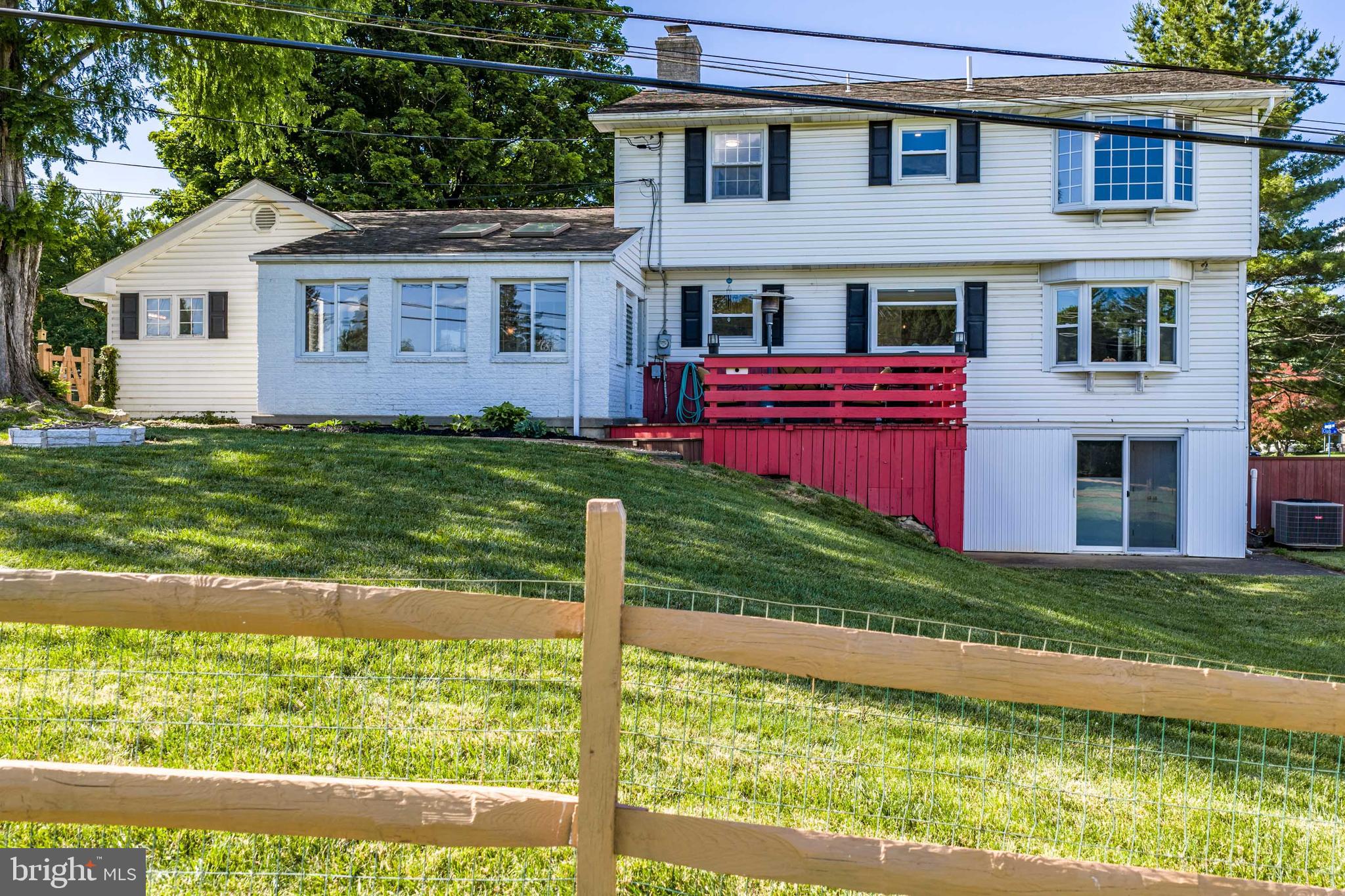 COUNTRY CLUB GARDENS - Residential
