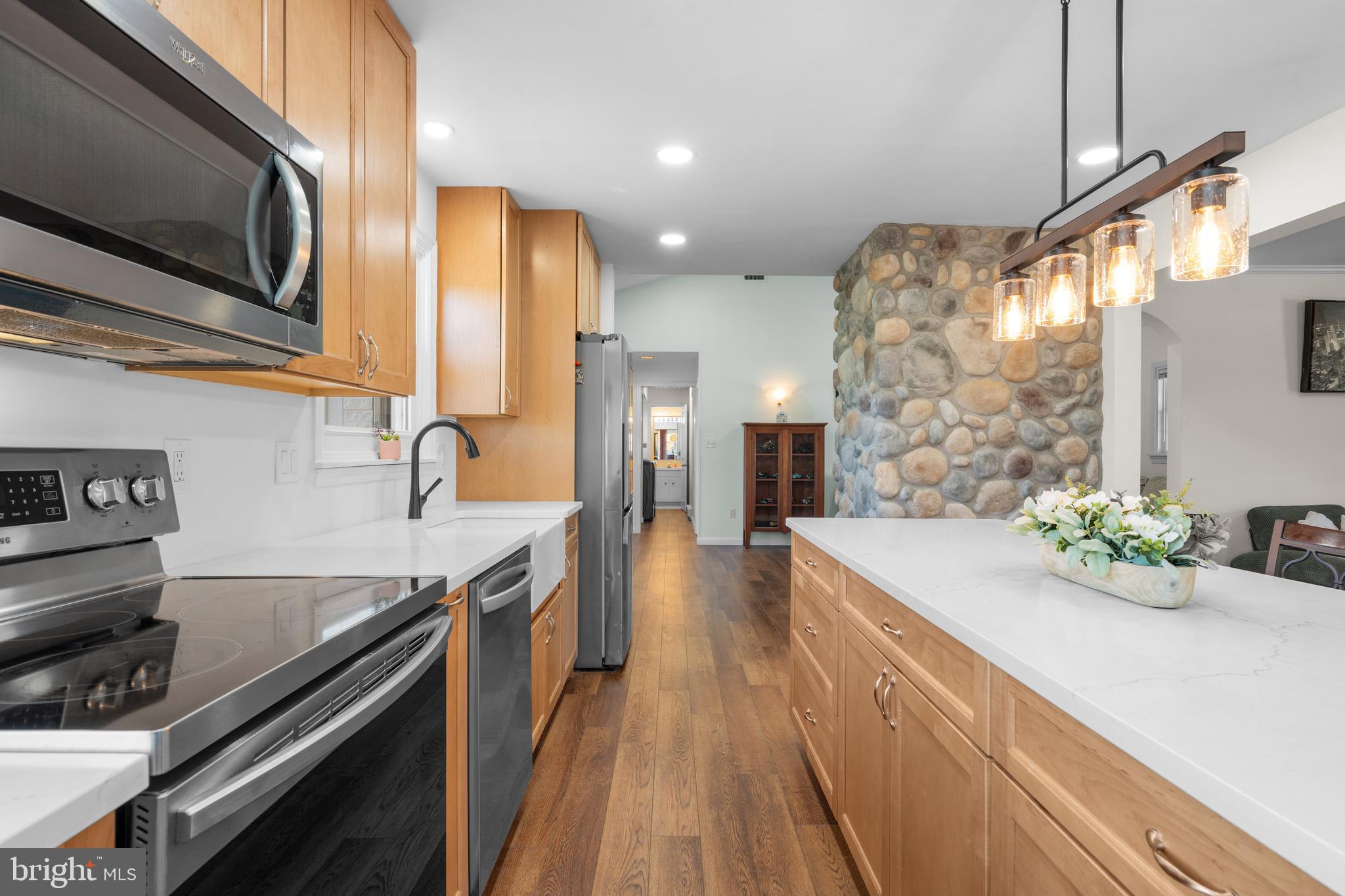 COUNTRY CLUB GARDENS - Residential