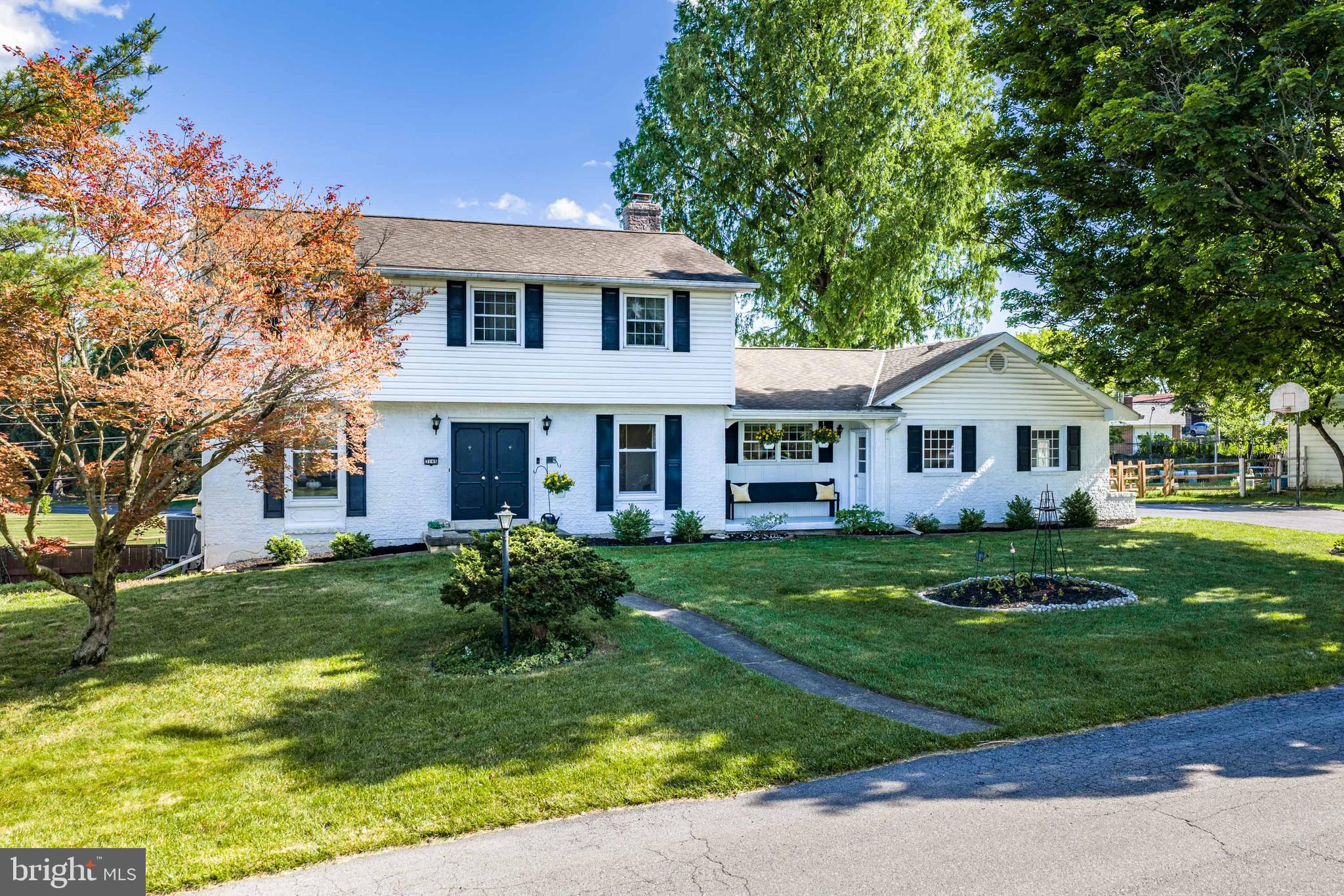 COUNTRY CLUB GARDENS - Residential