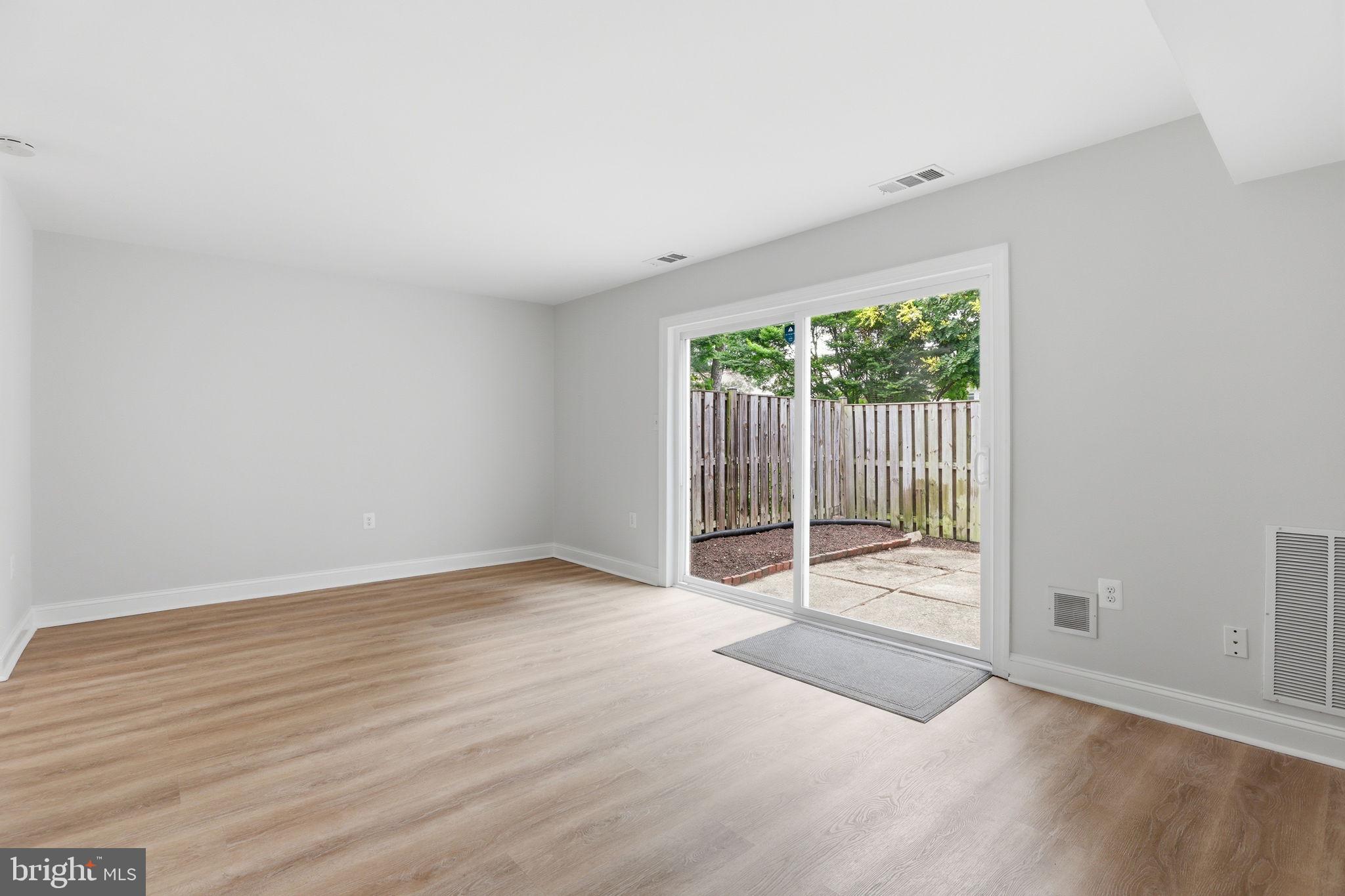REGENT SQUARE - Residential