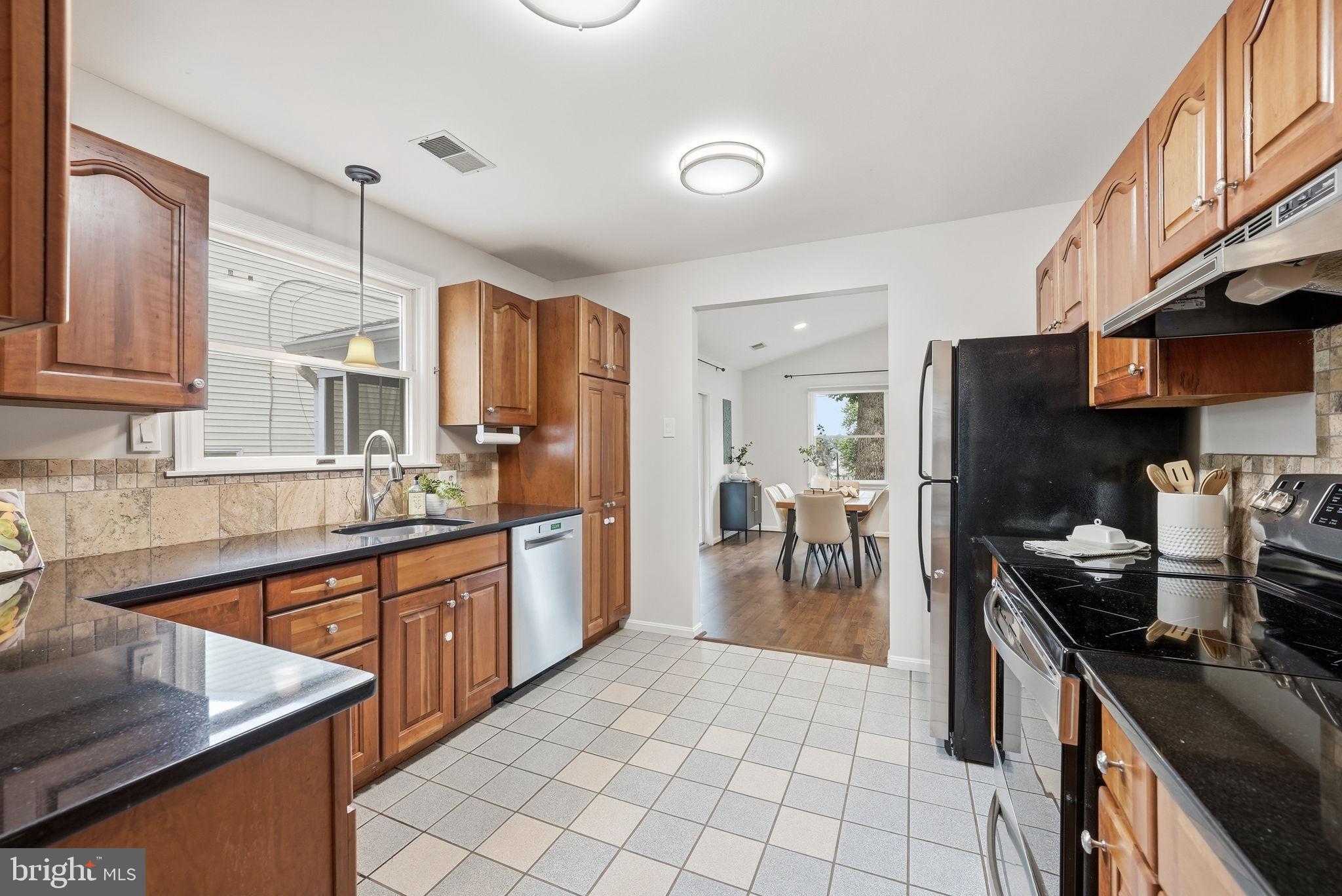 KENSINGTON HEIGHTS - Residential