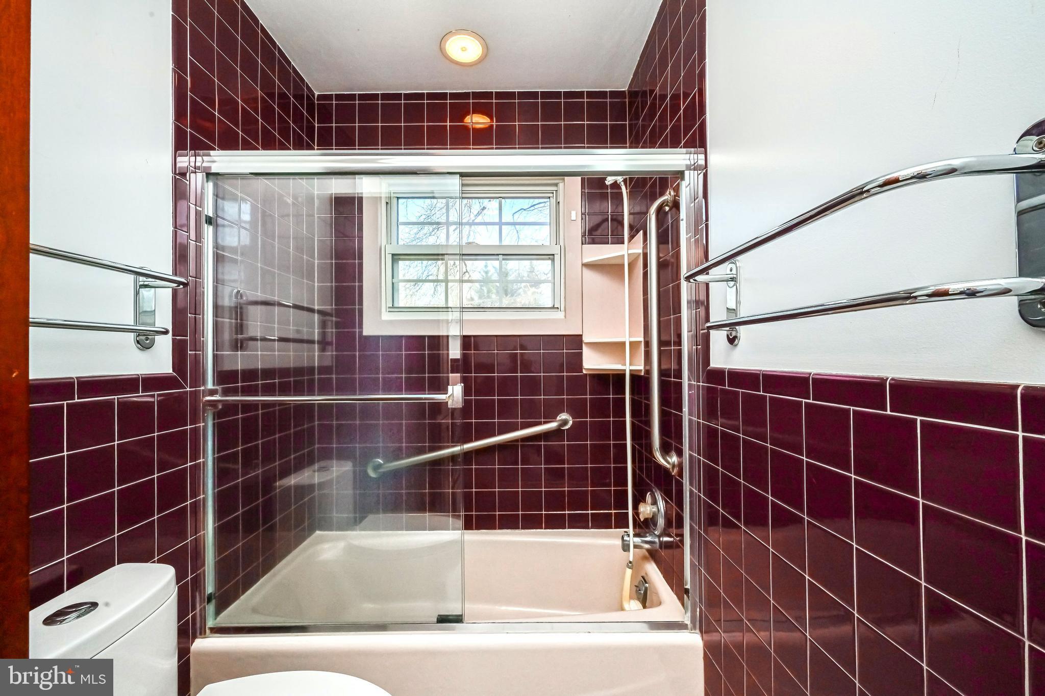 VIENNA WOODS - Residential Lease