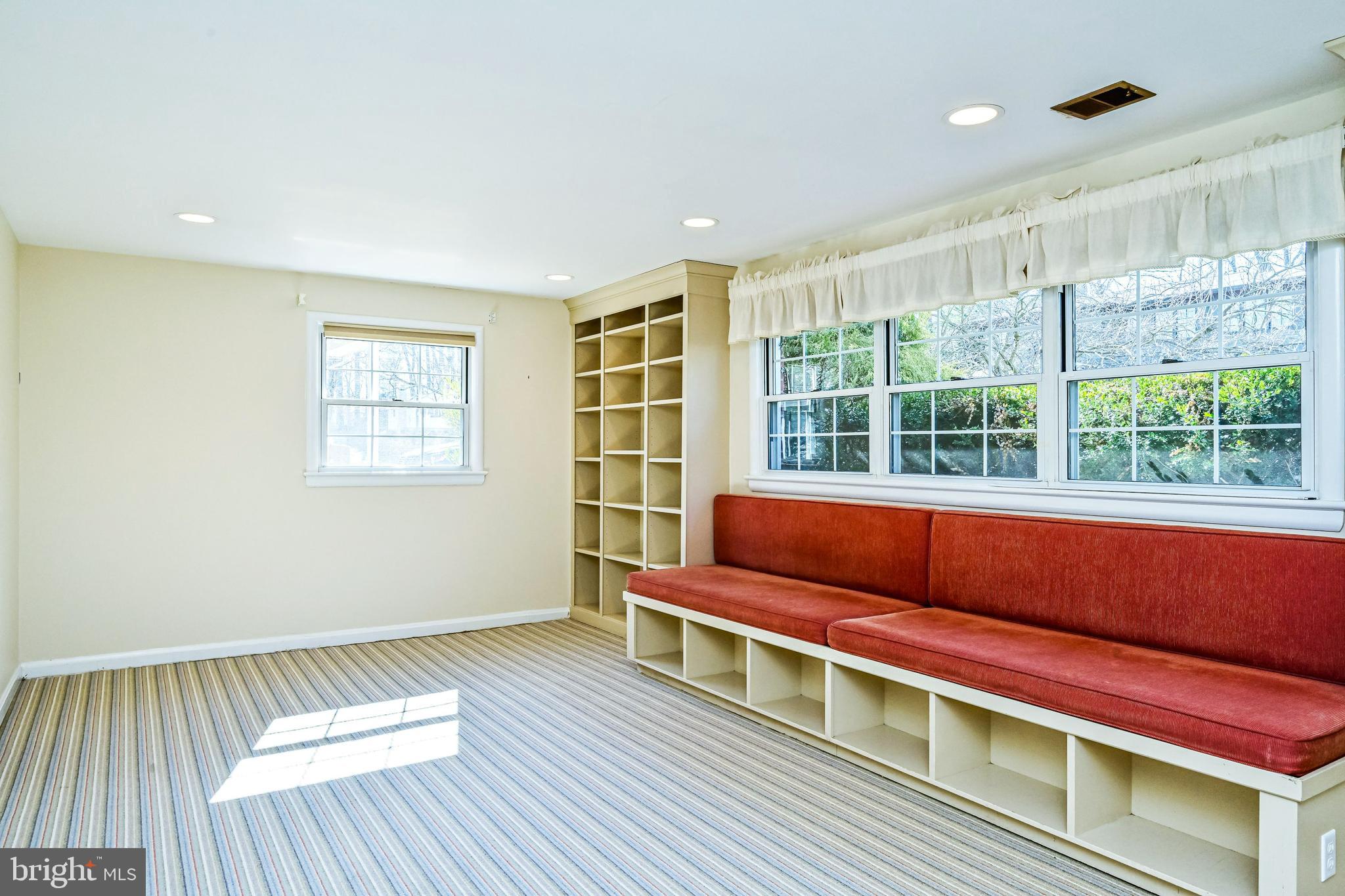 VIENNA WOODS - Residential Lease