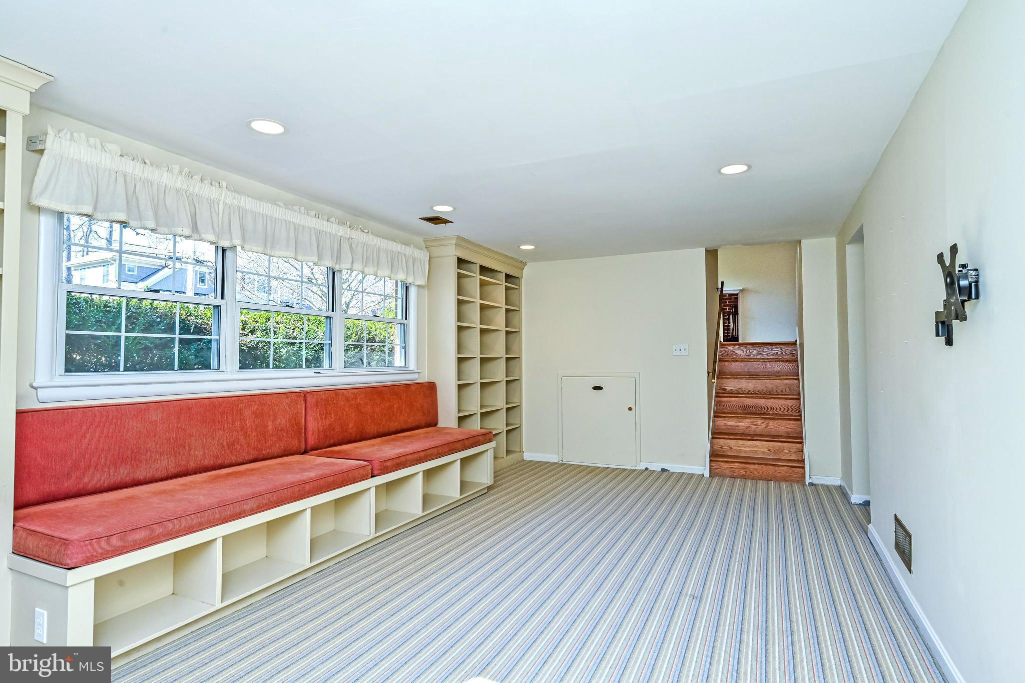 VIENNA WOODS - Residential Lease