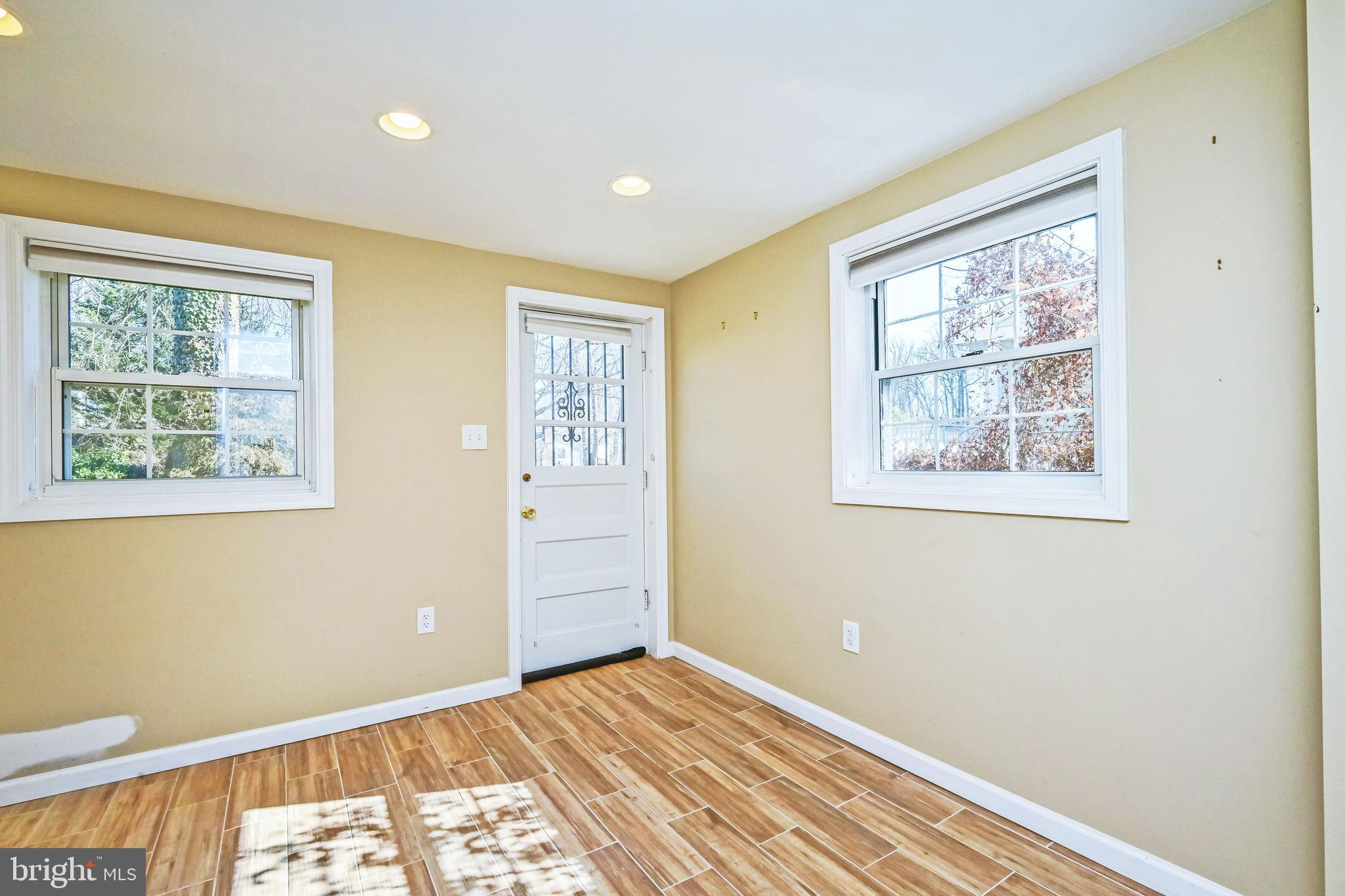 VIENNA WOODS - Residential Lease