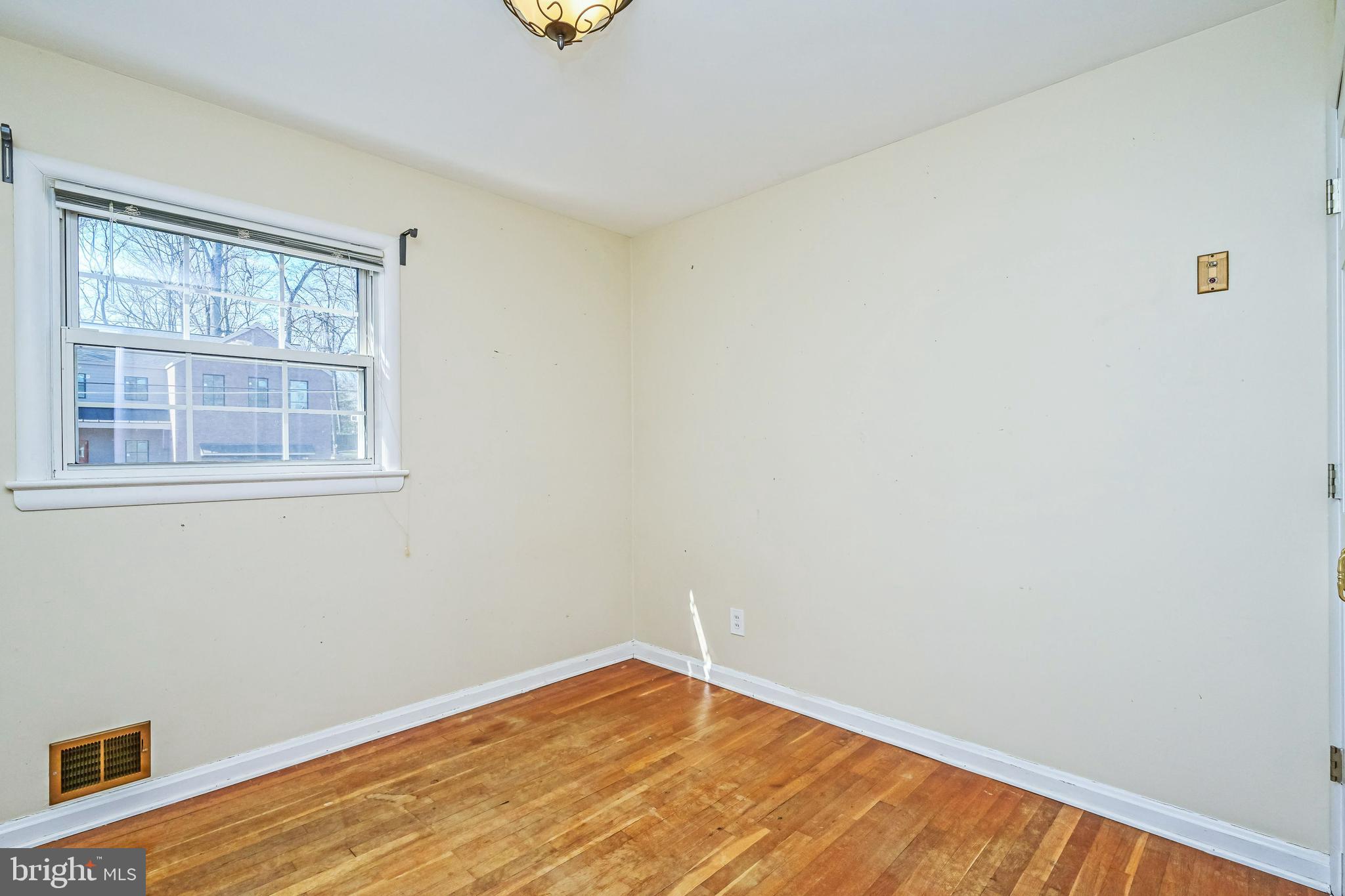VIENNA WOODS - Residential Lease
