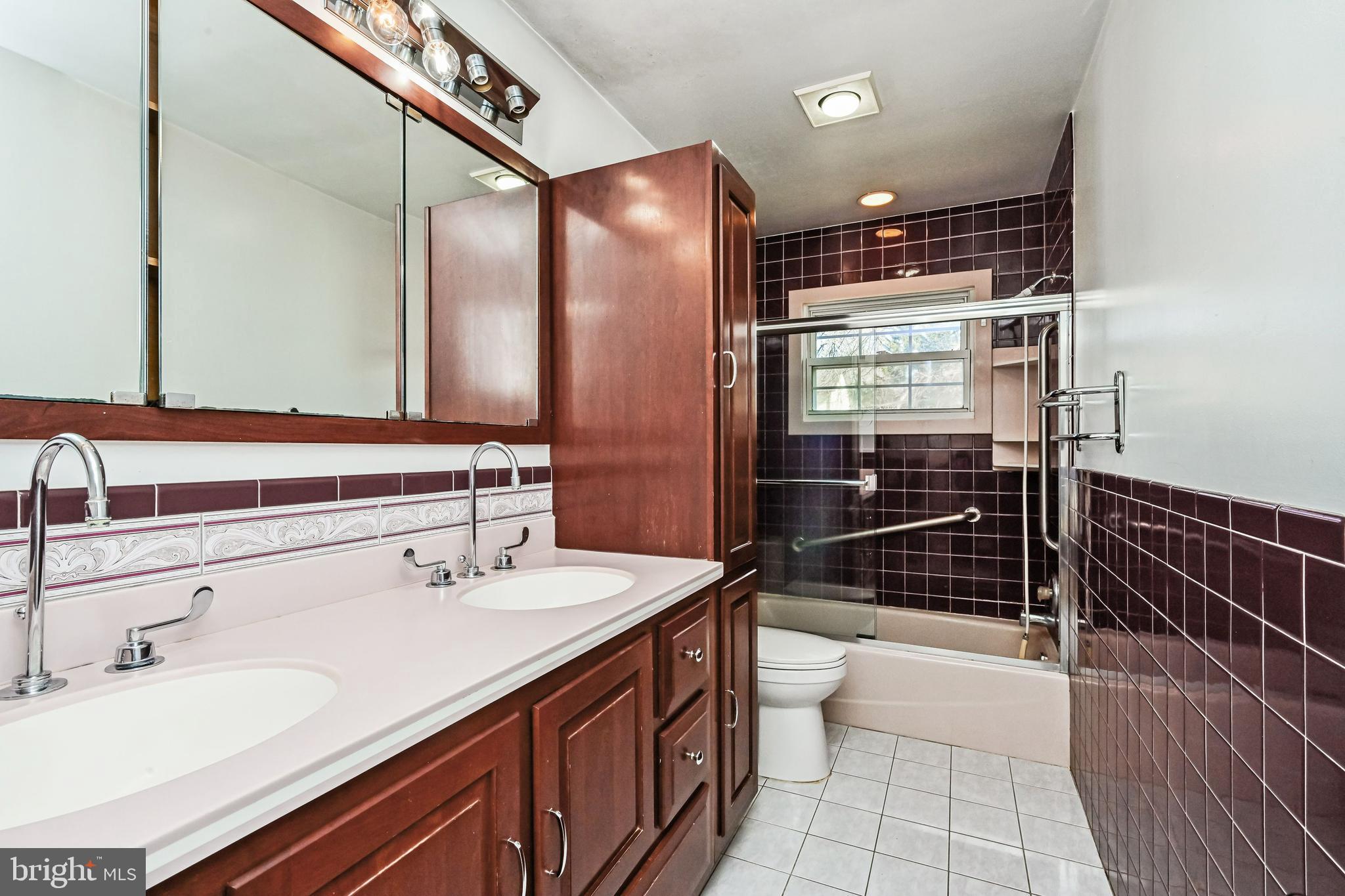 VIENNA WOODS - Residential Lease