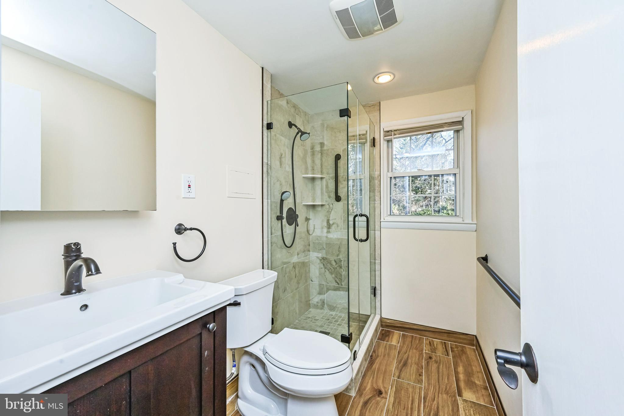 VIENNA WOODS - Residential Lease