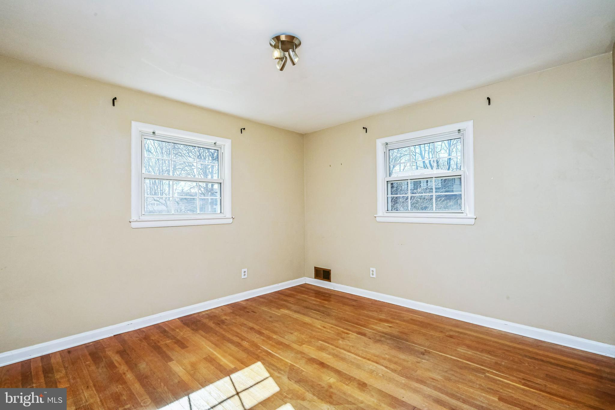 VIENNA WOODS - Residential Lease