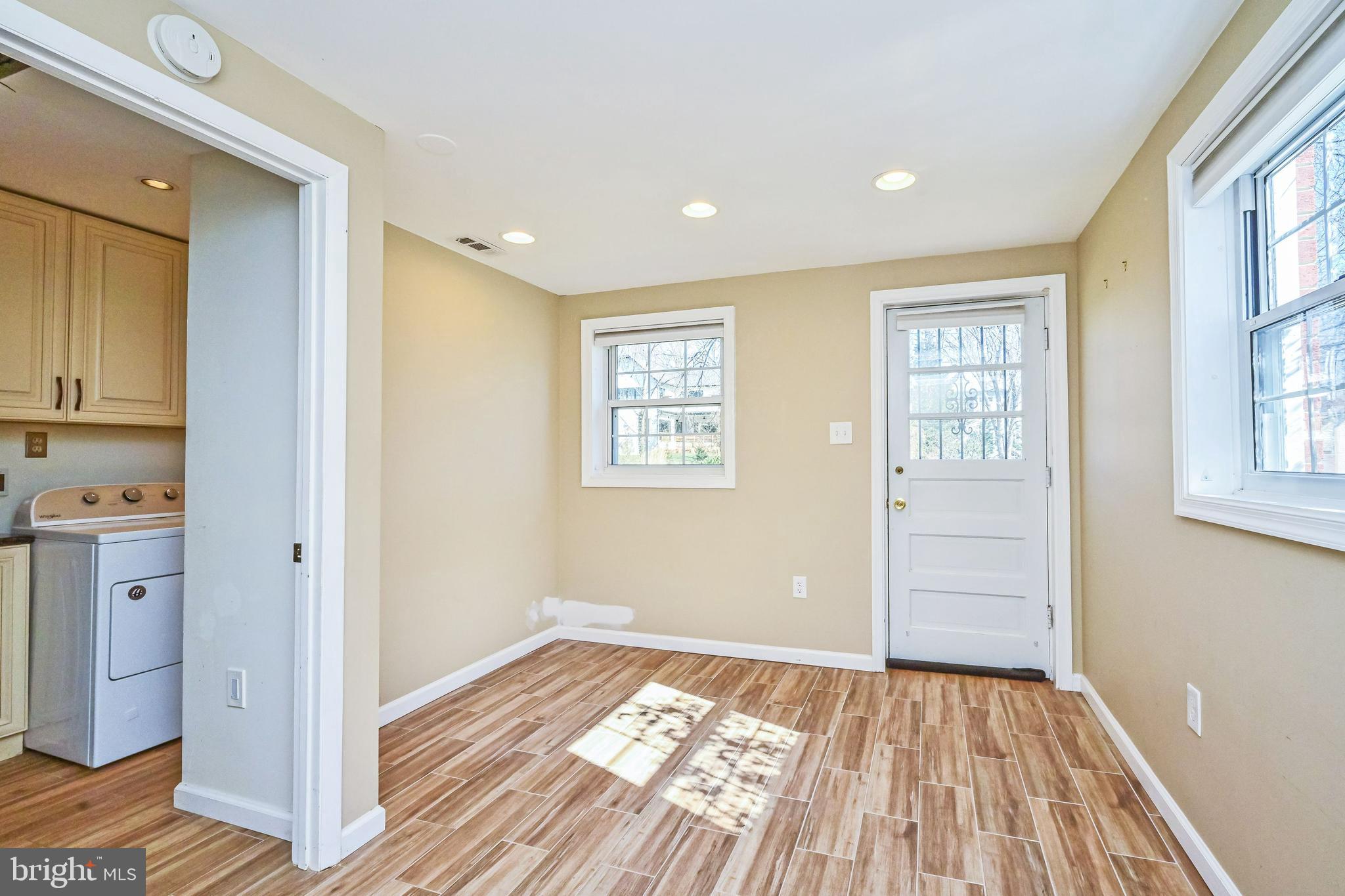 VIENNA WOODS - Residential Lease