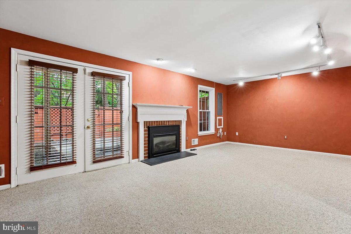 TIMBERLAWN - Residential