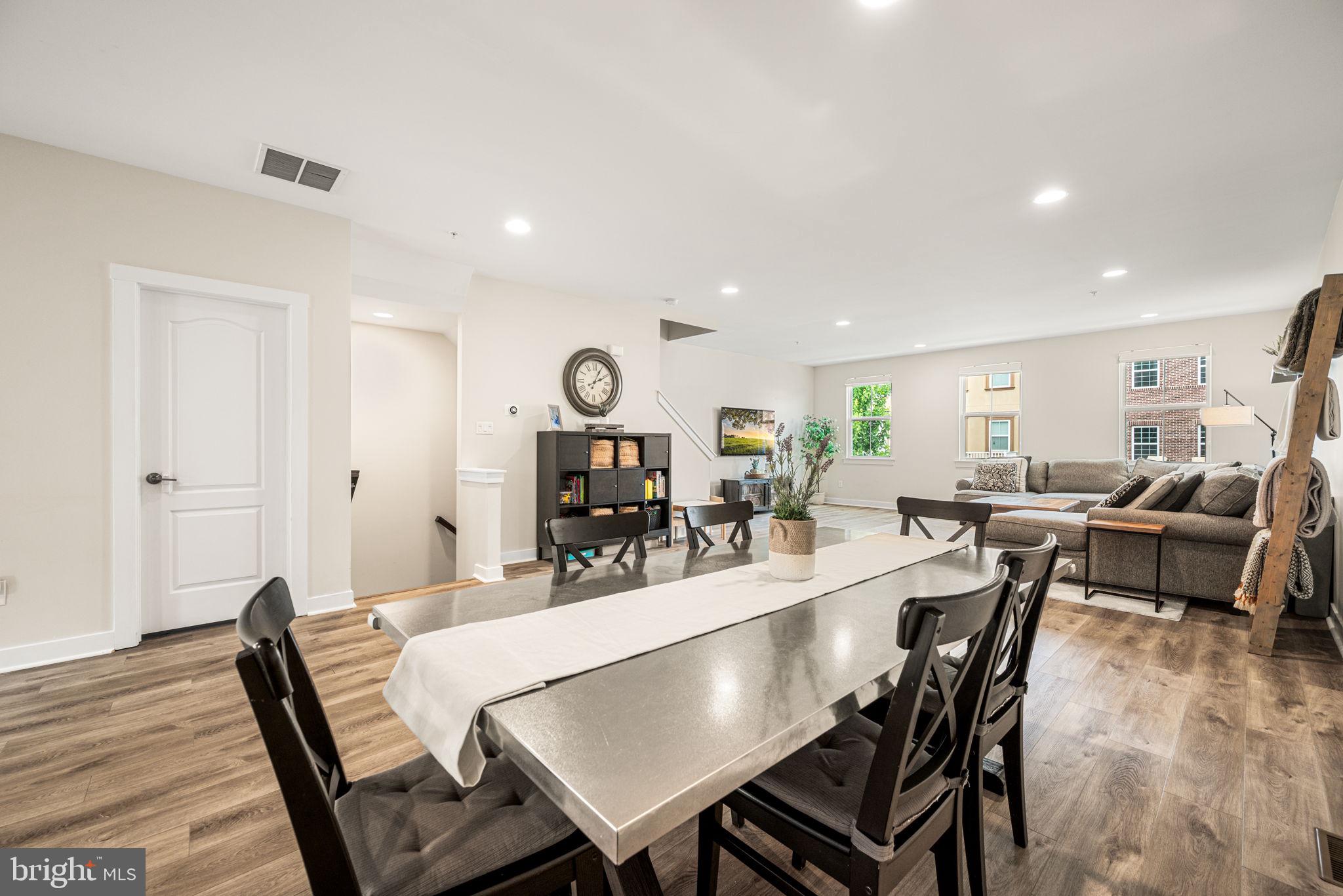 WATERSIDE - Residential