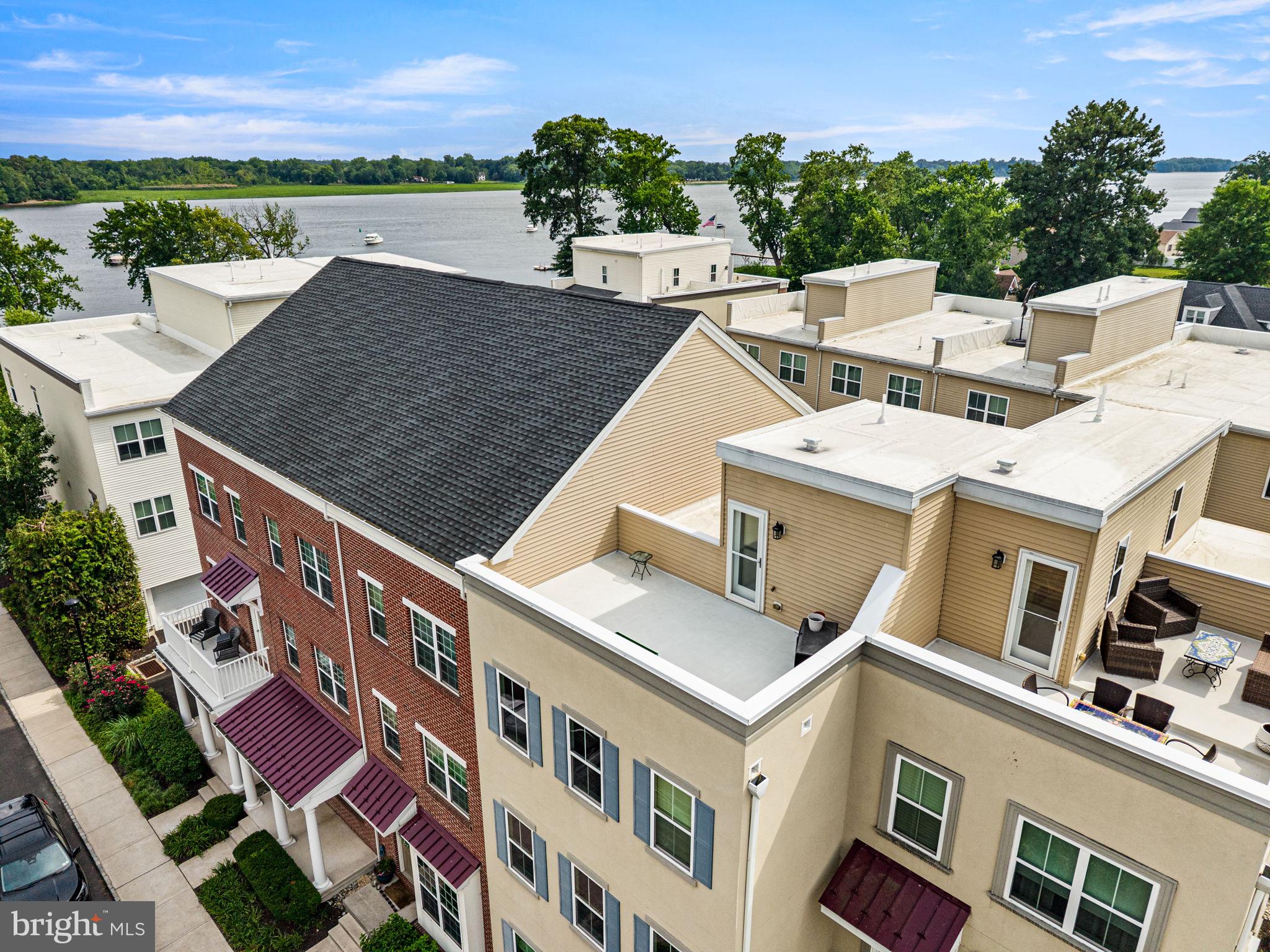WATERSIDE - Residential