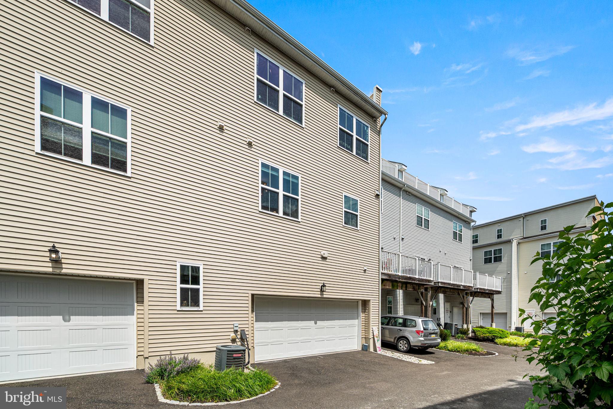 WATERSIDE - Residential