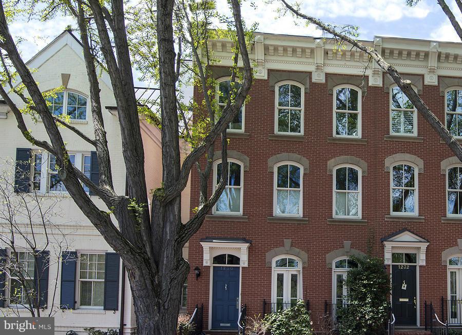 Fabulously renovated 4 BR, 4.5 BA townhome with 2 car PARKING & ELEVATOR in Phillips Row facing Rose Park. Hardwood floors, large windows, crown molding and high-end, custom finishes throughout. Large Master Suite with two walk in closets and attached study with access to terrace.  Beautiful garden and patio leads to parking. LL family room and BR with custom built-ins.
