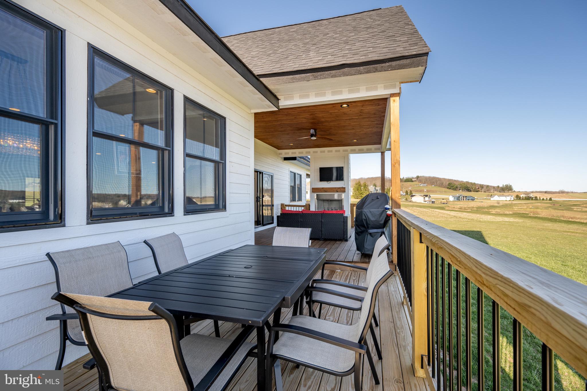 WATERFRONT GREENS - Residential