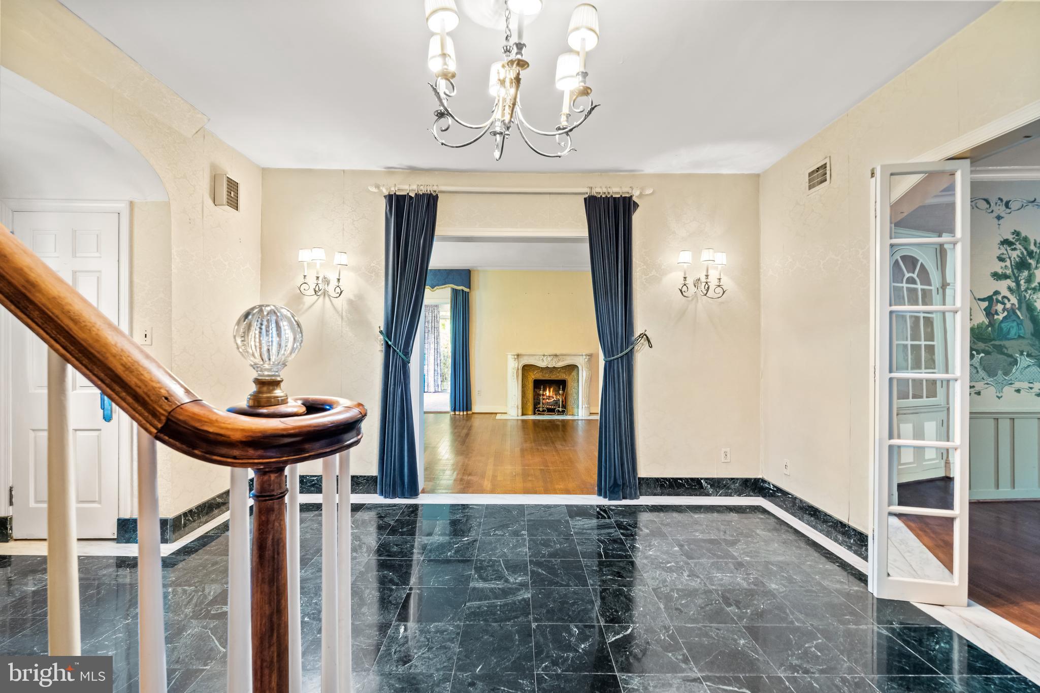 BRADLEY HILLS GROVE - Residential