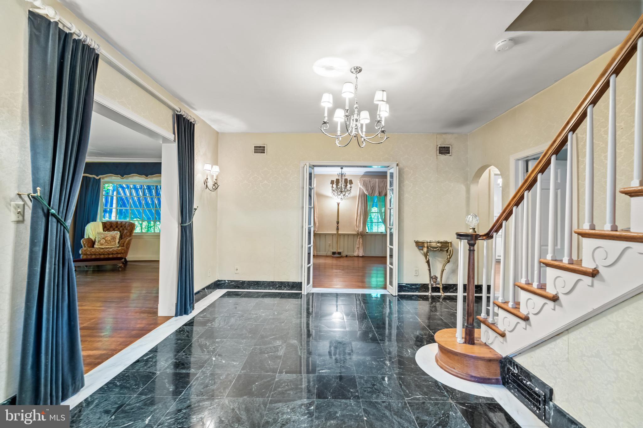 BRADLEY HILLS GROVE - Residential