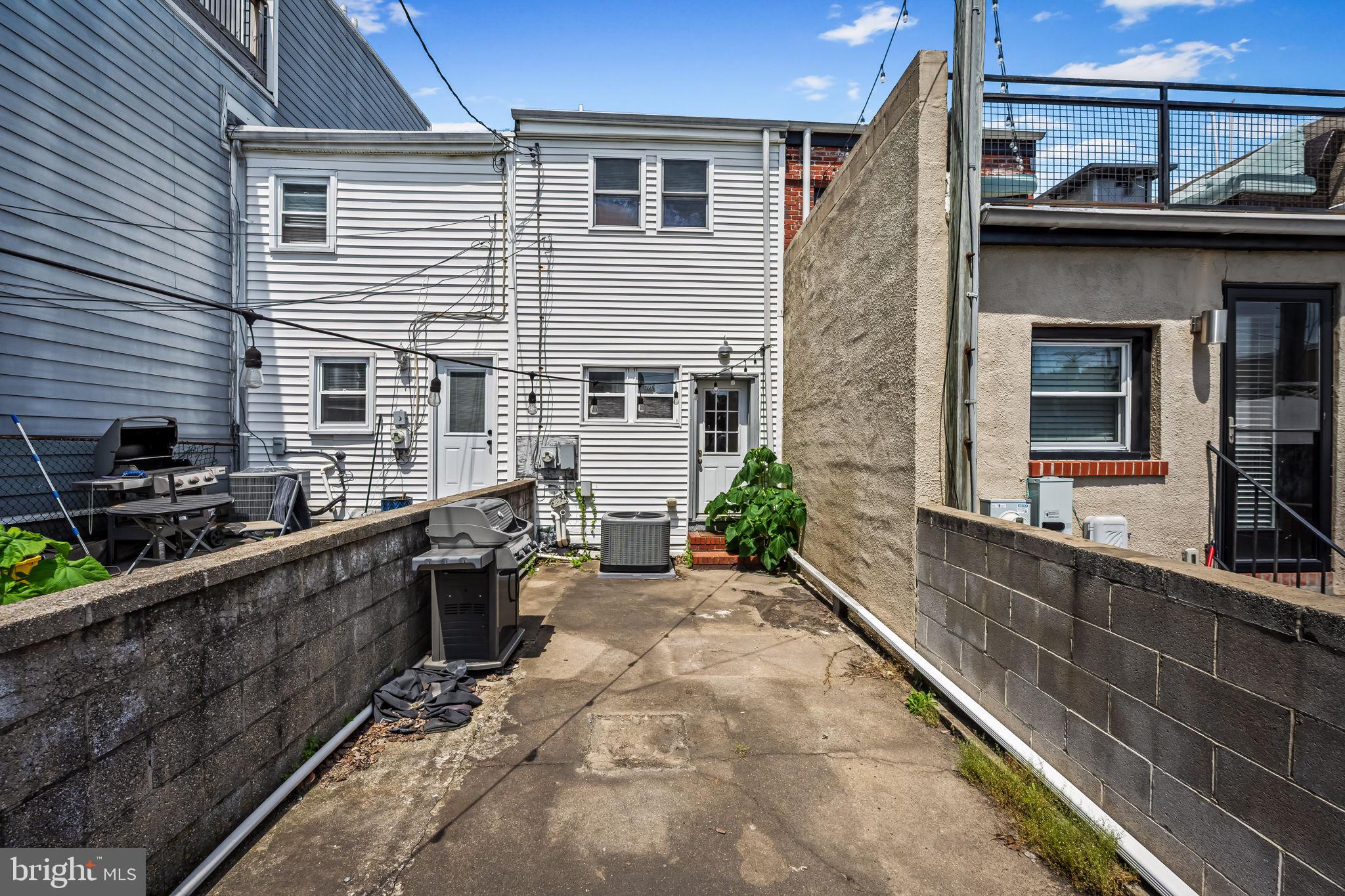 LOCUST POINT - Residential