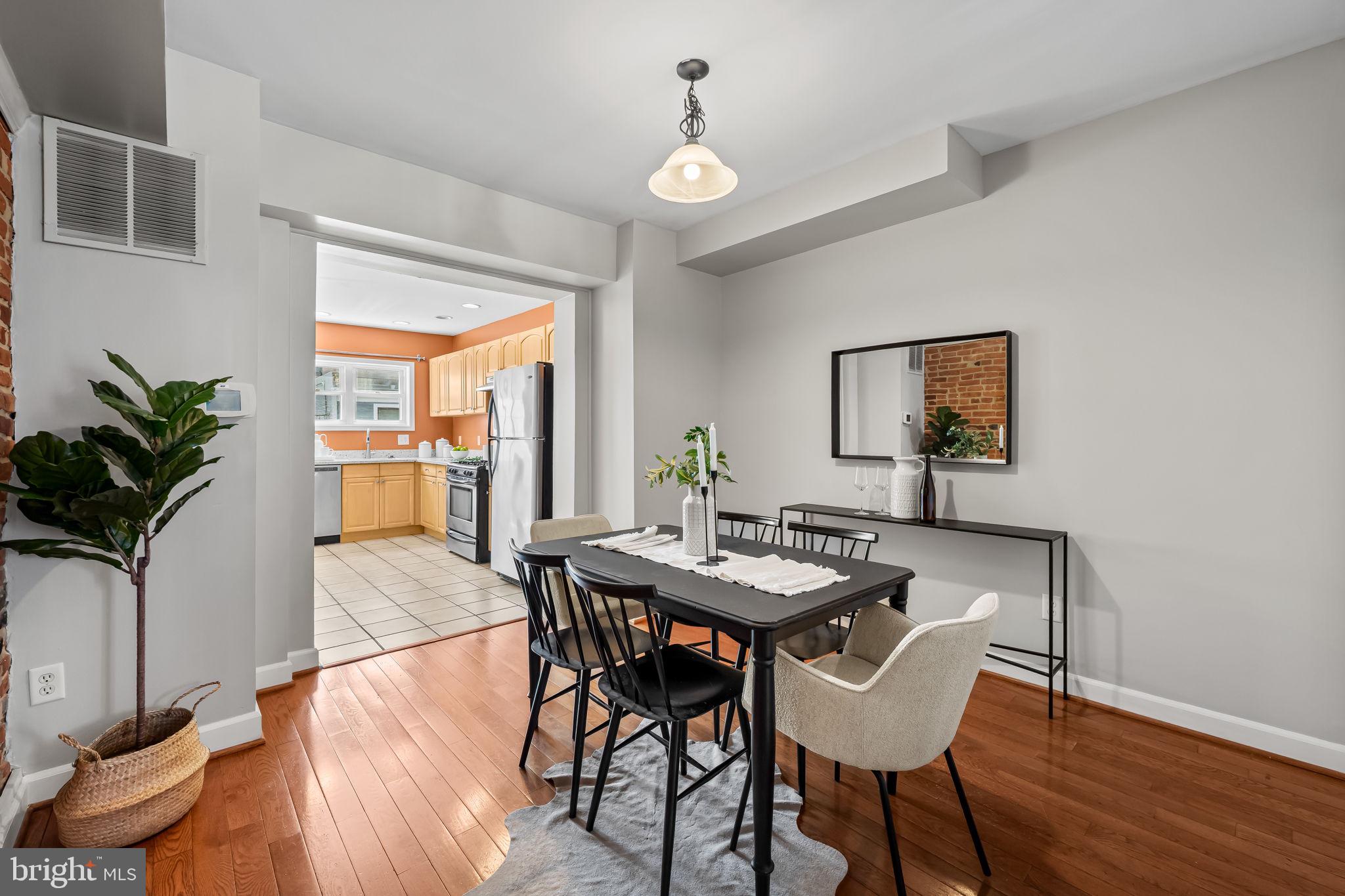 LOCUST POINT - Residential