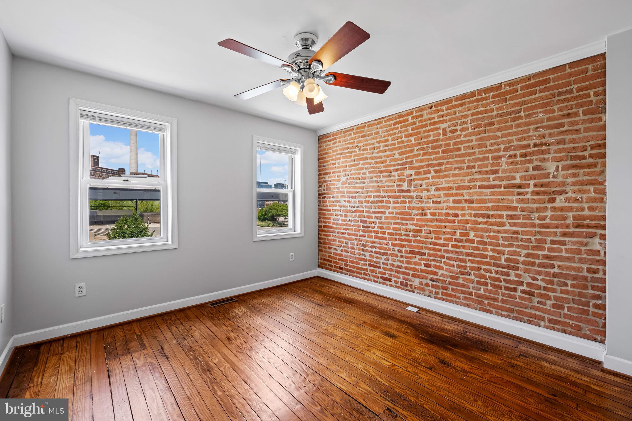 LOCUST POINT - Residential