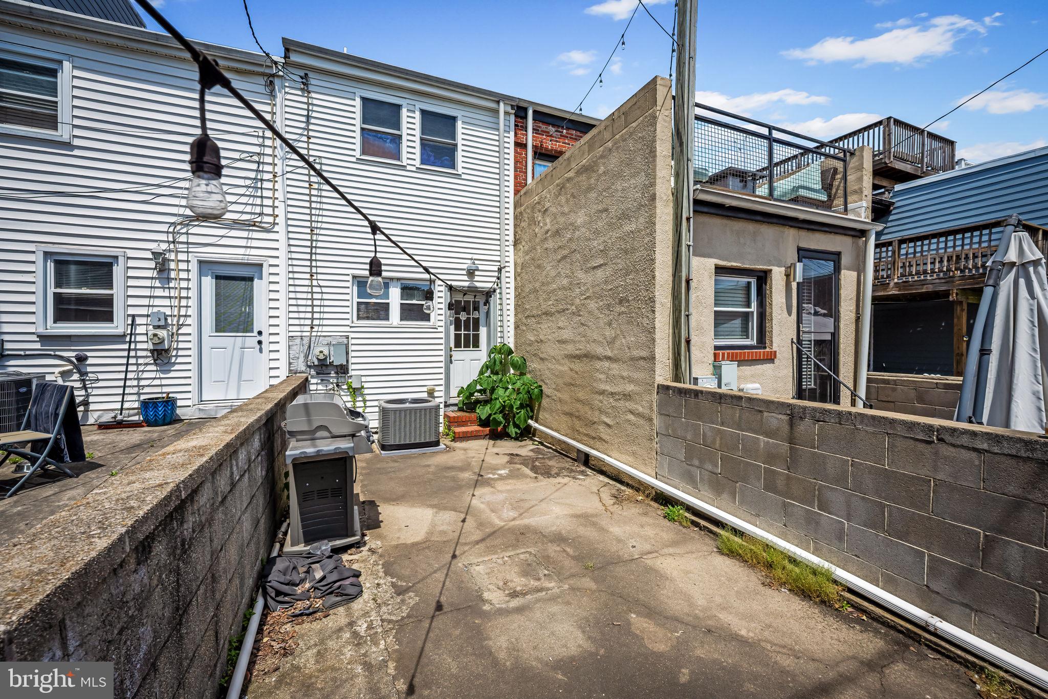 LOCUST POINT - Residential