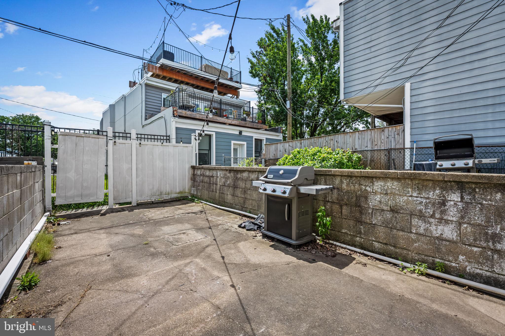 LOCUST POINT - Residential
