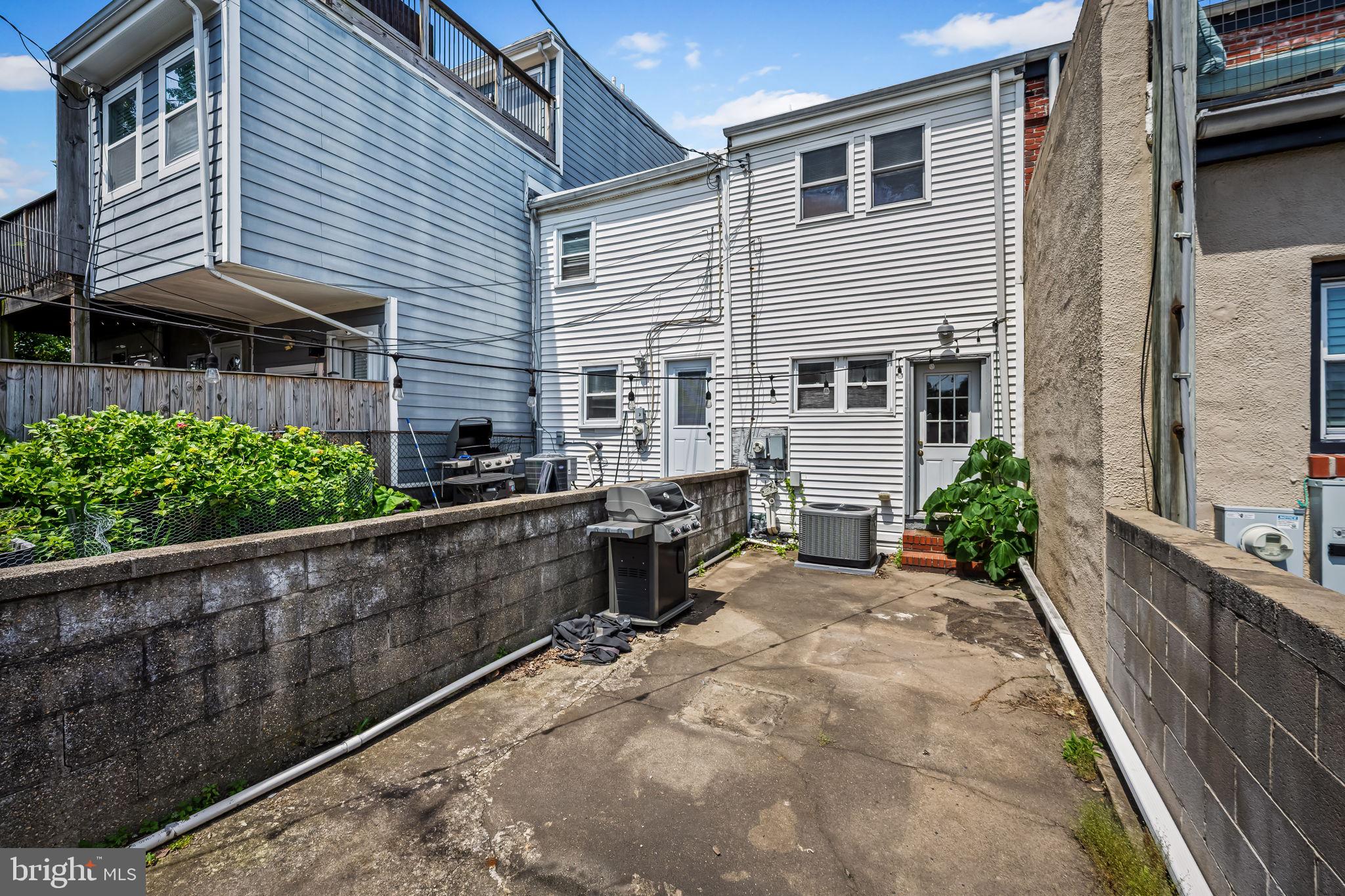 LOCUST POINT - Residential